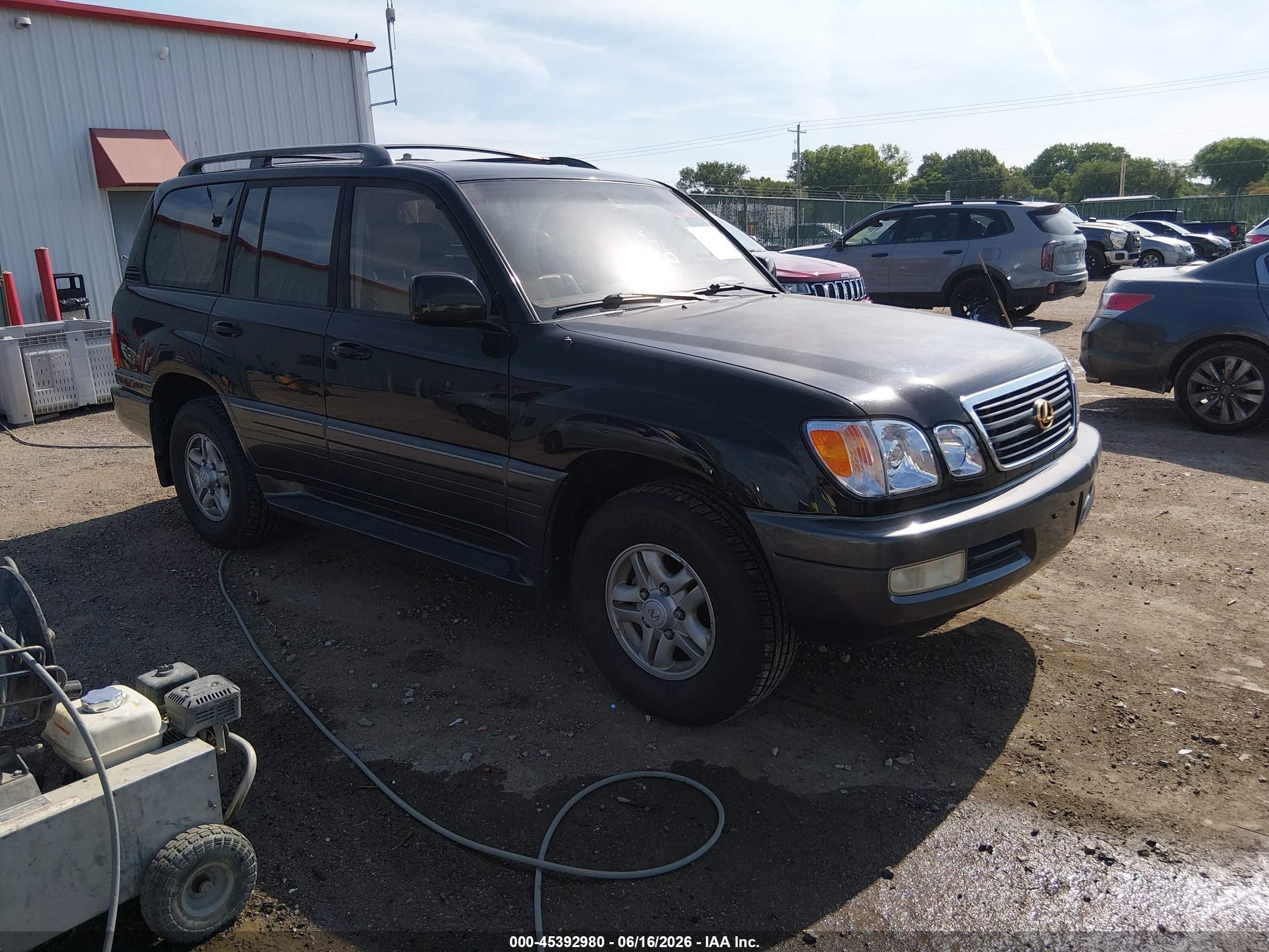 1998 Lexus LX 470, VIN JT6HT00W4W0010688 — Град