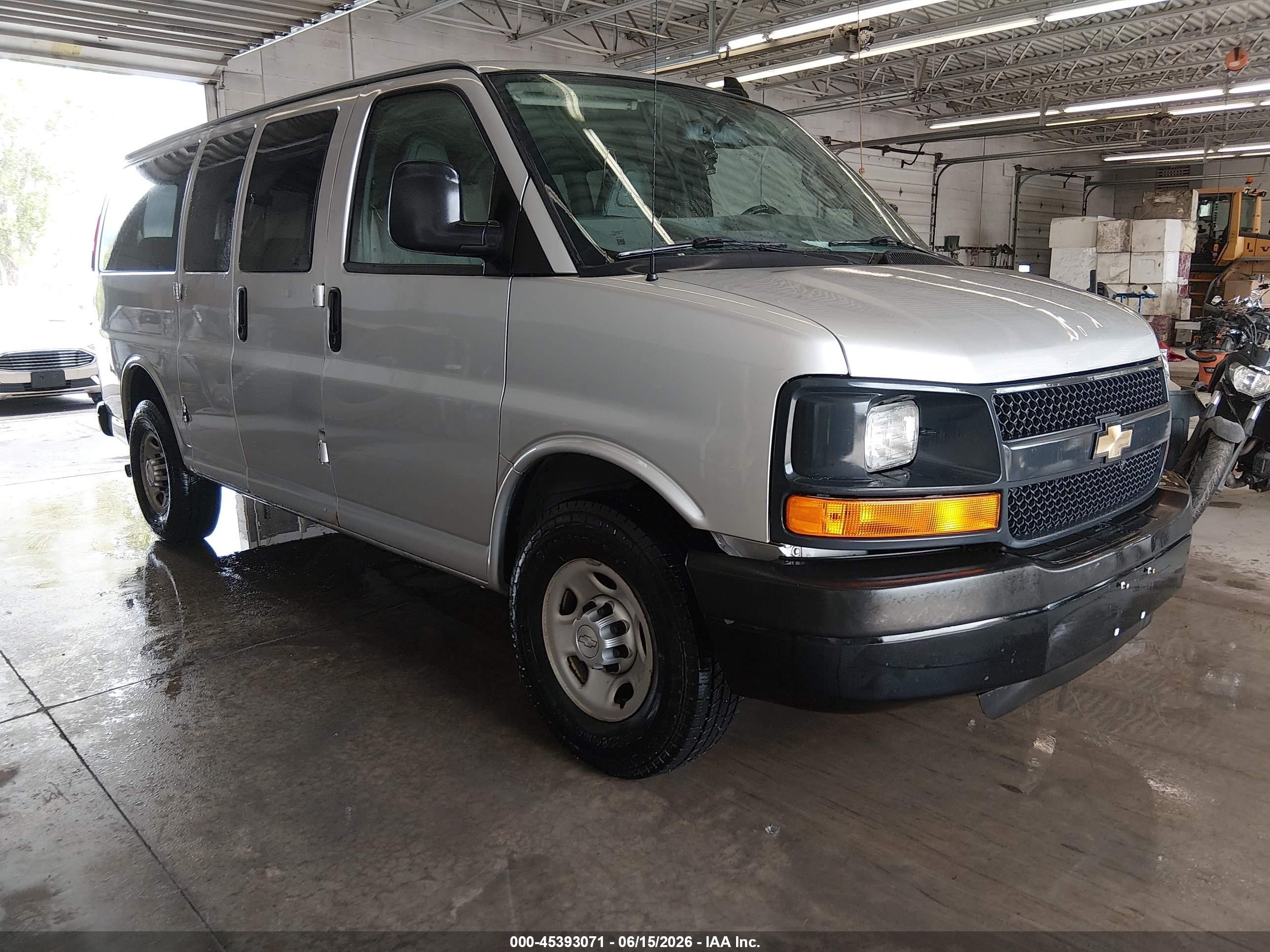 2016 Chevrolet Express Passenger LS, VIN 1GAWGEFF7G1280236 — Normal wear