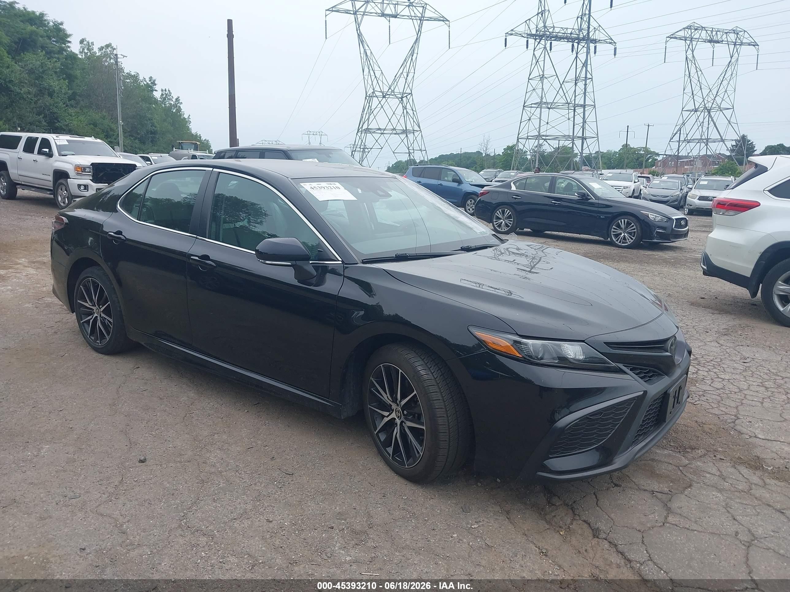 2022 Toyota Camry SE, VIN 4T1G11AK1NU682688 — Side