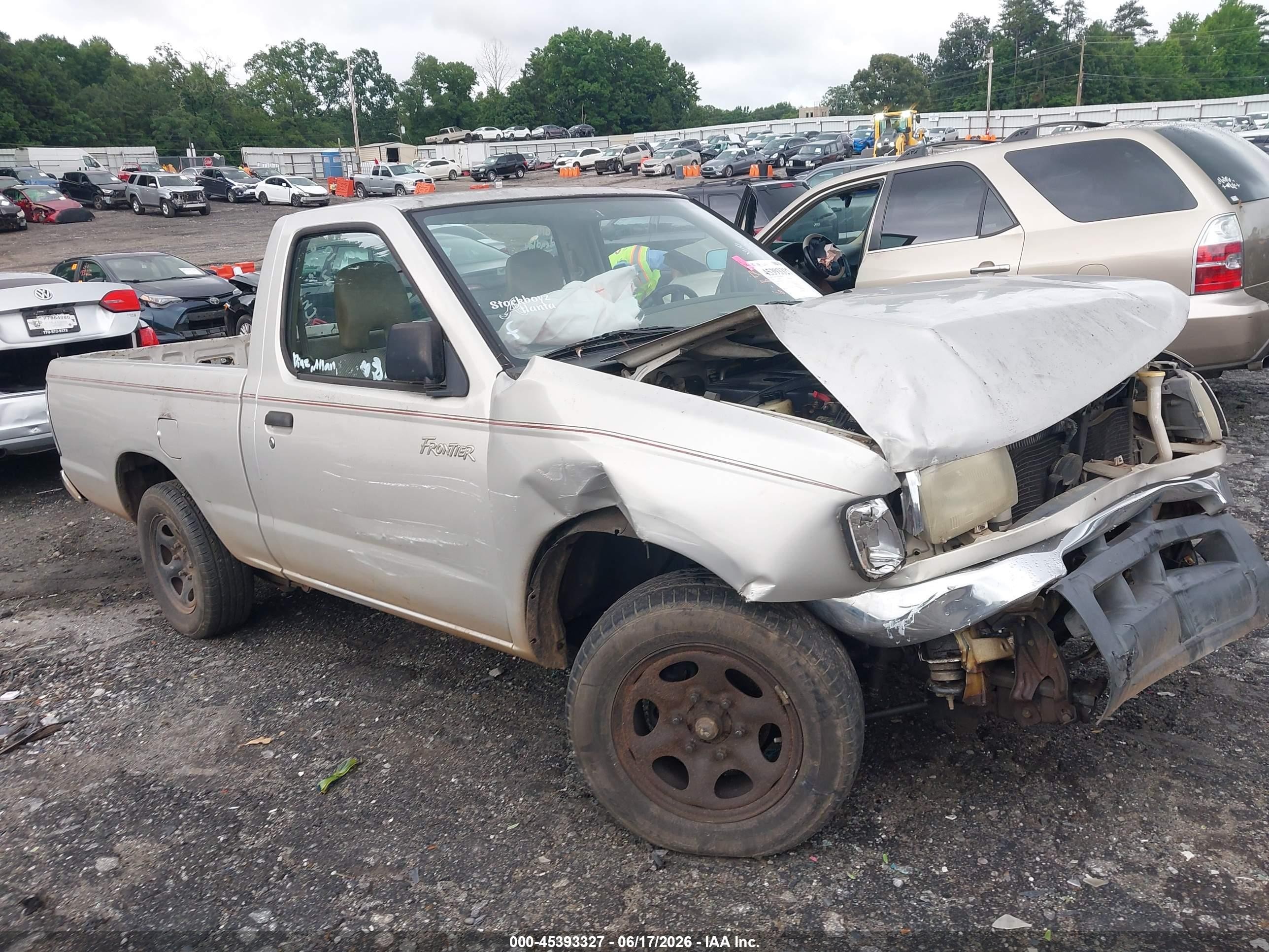 1999 Nissan Frontier XE, VIN 1N6DD21S9XC329772 — Front end
