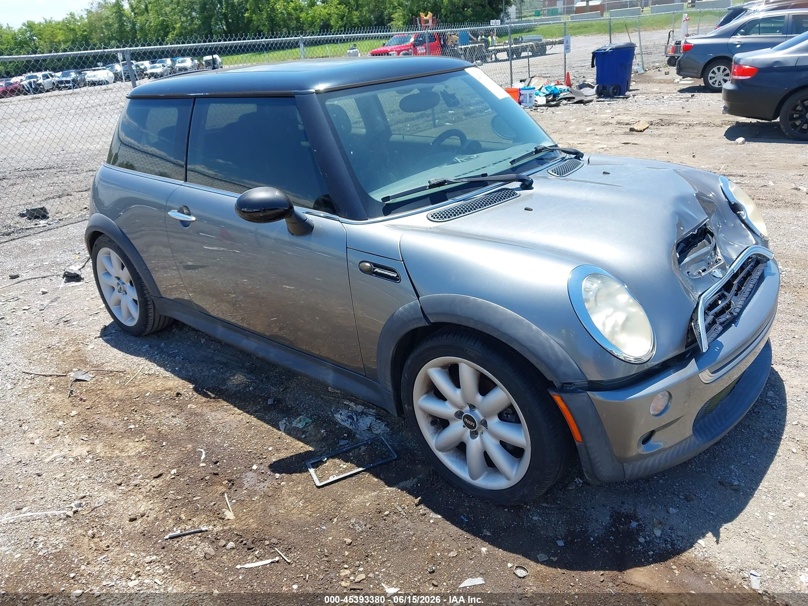 2004 MINI Hardtop S, VIN WMWRE334X4TD82969 — Перед