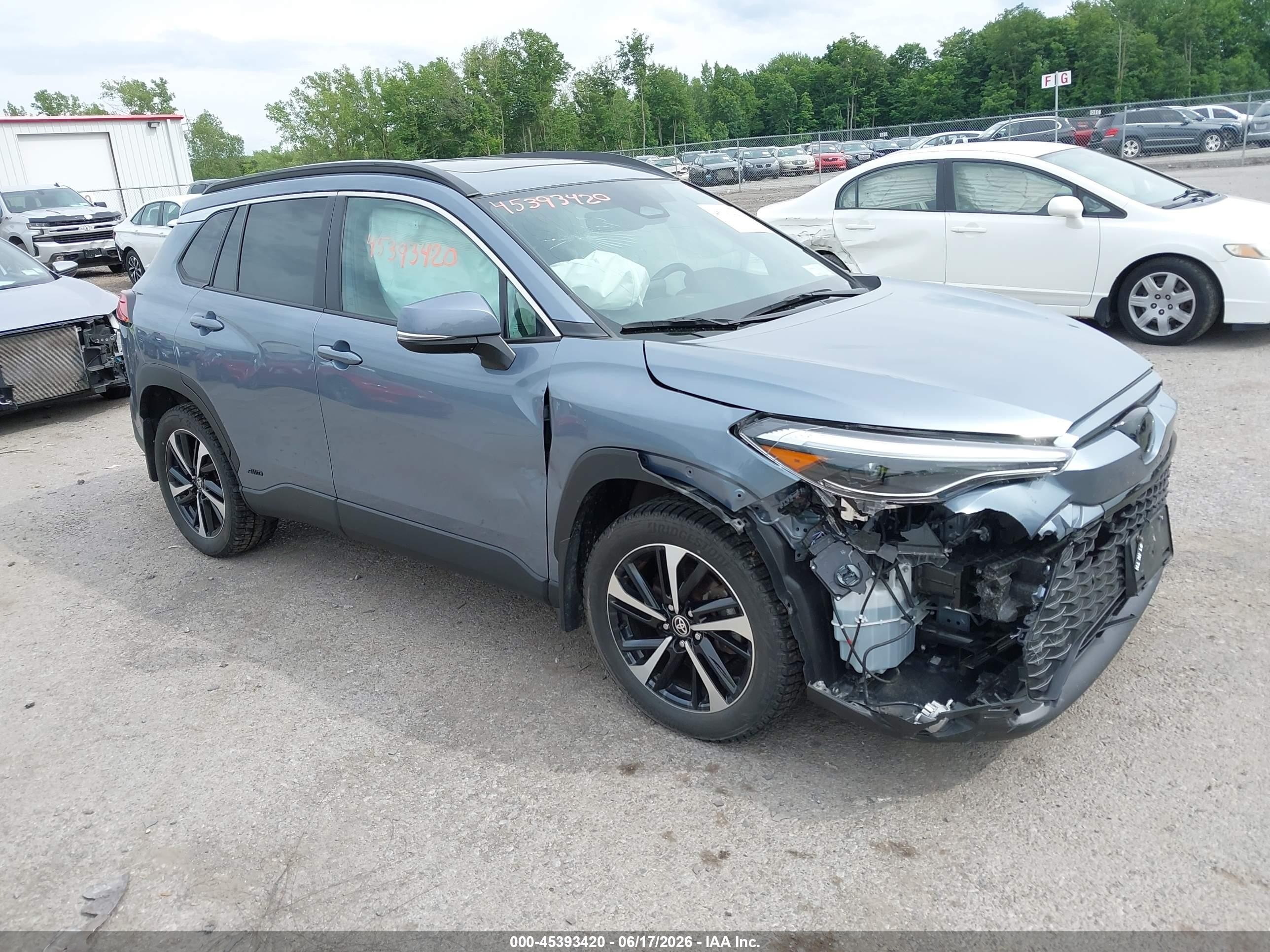 2024 Toyota Corolla Cross Hybrid XSE, VIN 7MUFBABGXRV039568 — Front end