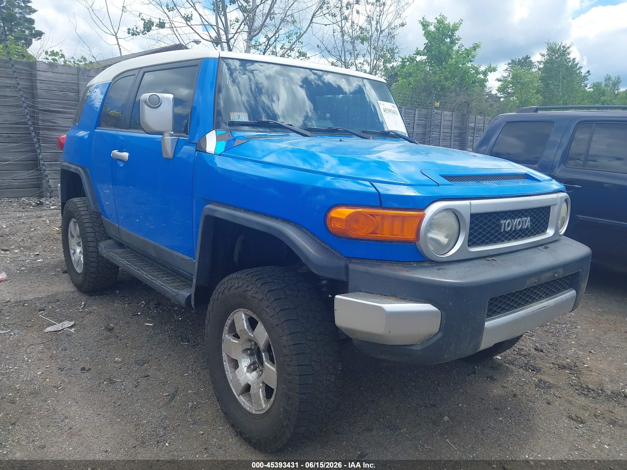 2007 Toyota FJ Cruiser, VIN JTEBU11F870046820 — Rear end
