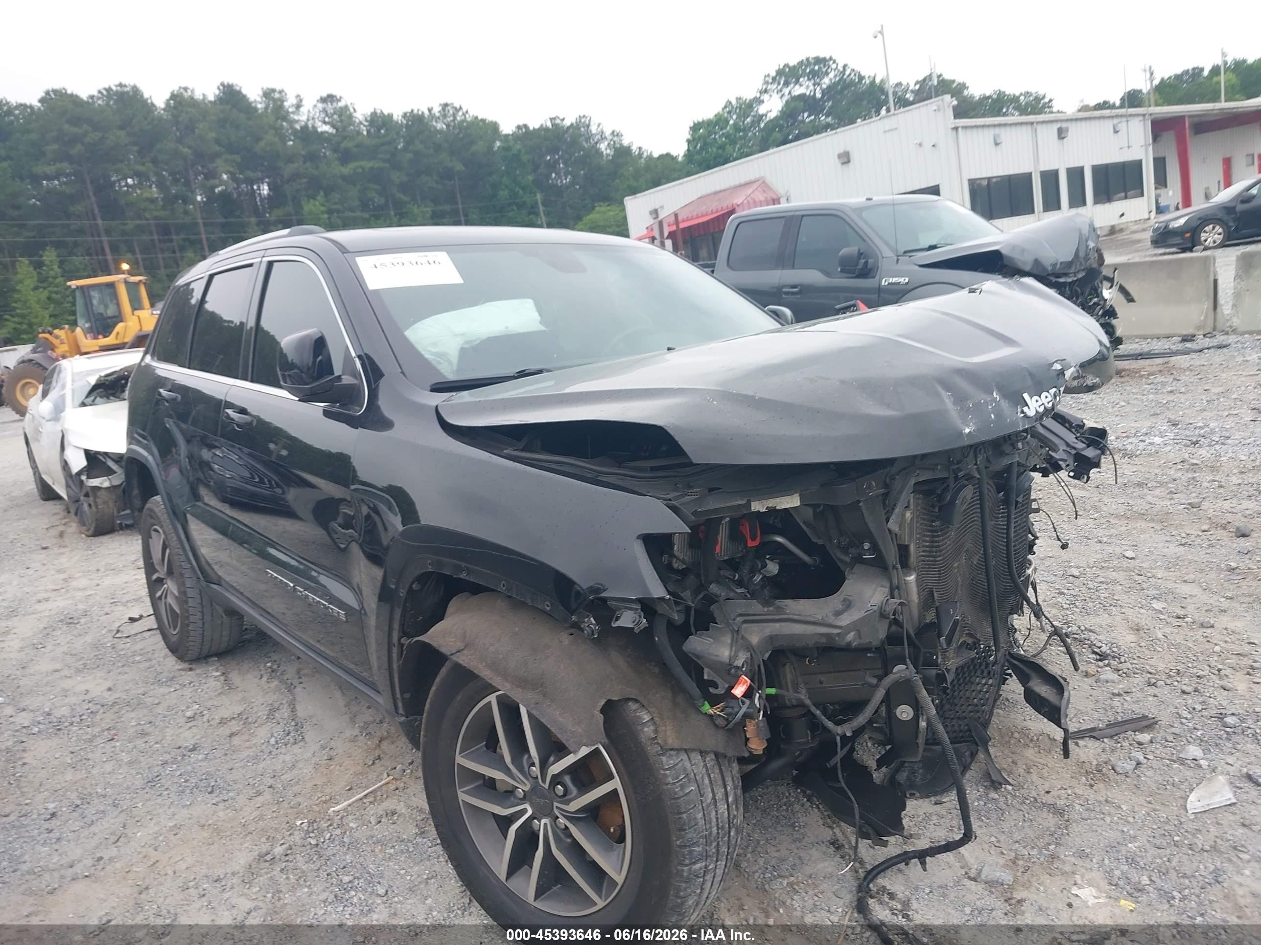 2020 Jeep Grand Cherokee Altitude, VIN 1C4RJEAG0LC403007 — Front end