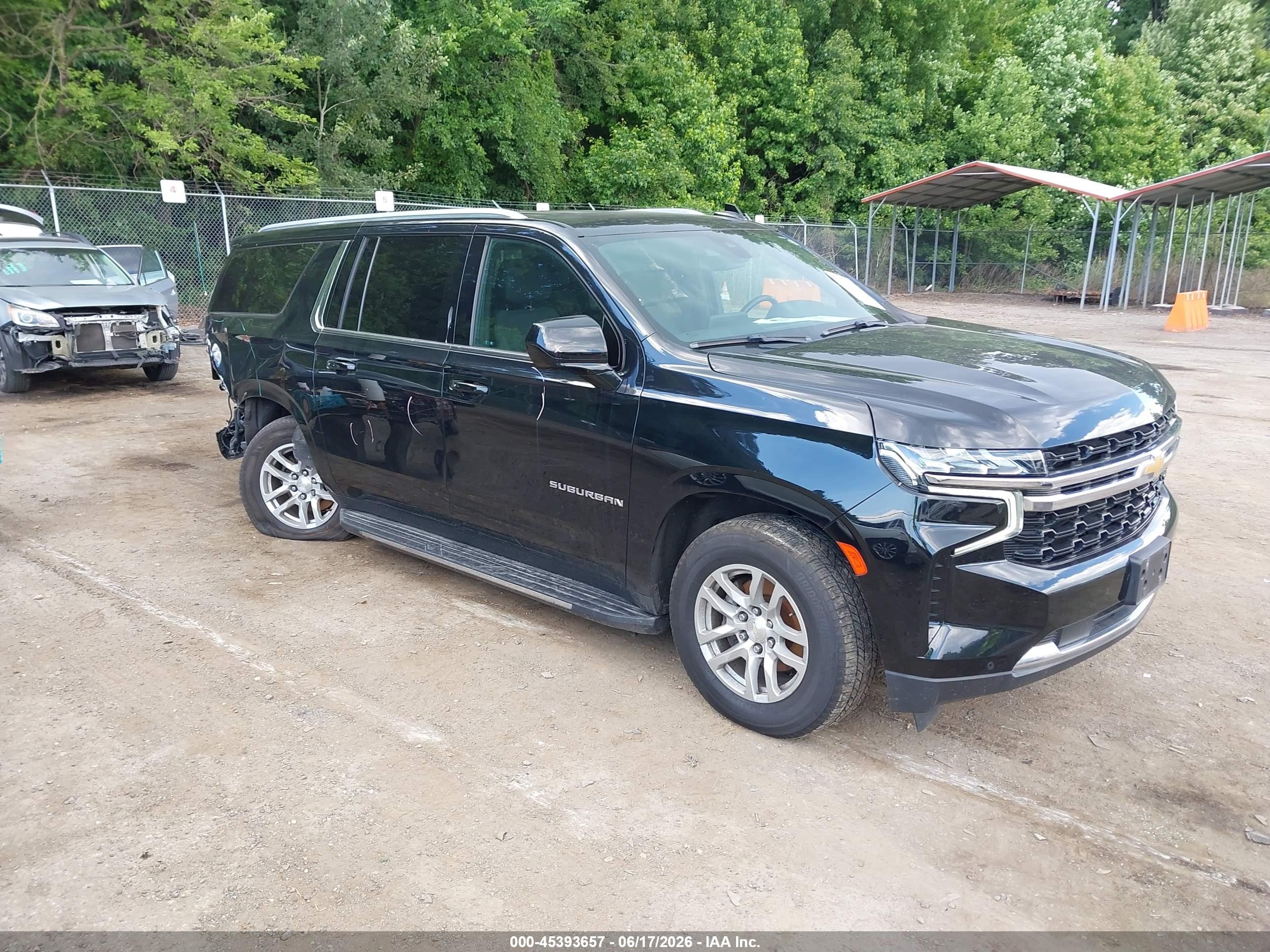 2022 Chevrolet Suburban LS, VIN 1GNSKBKD1NR118471 — Rear end