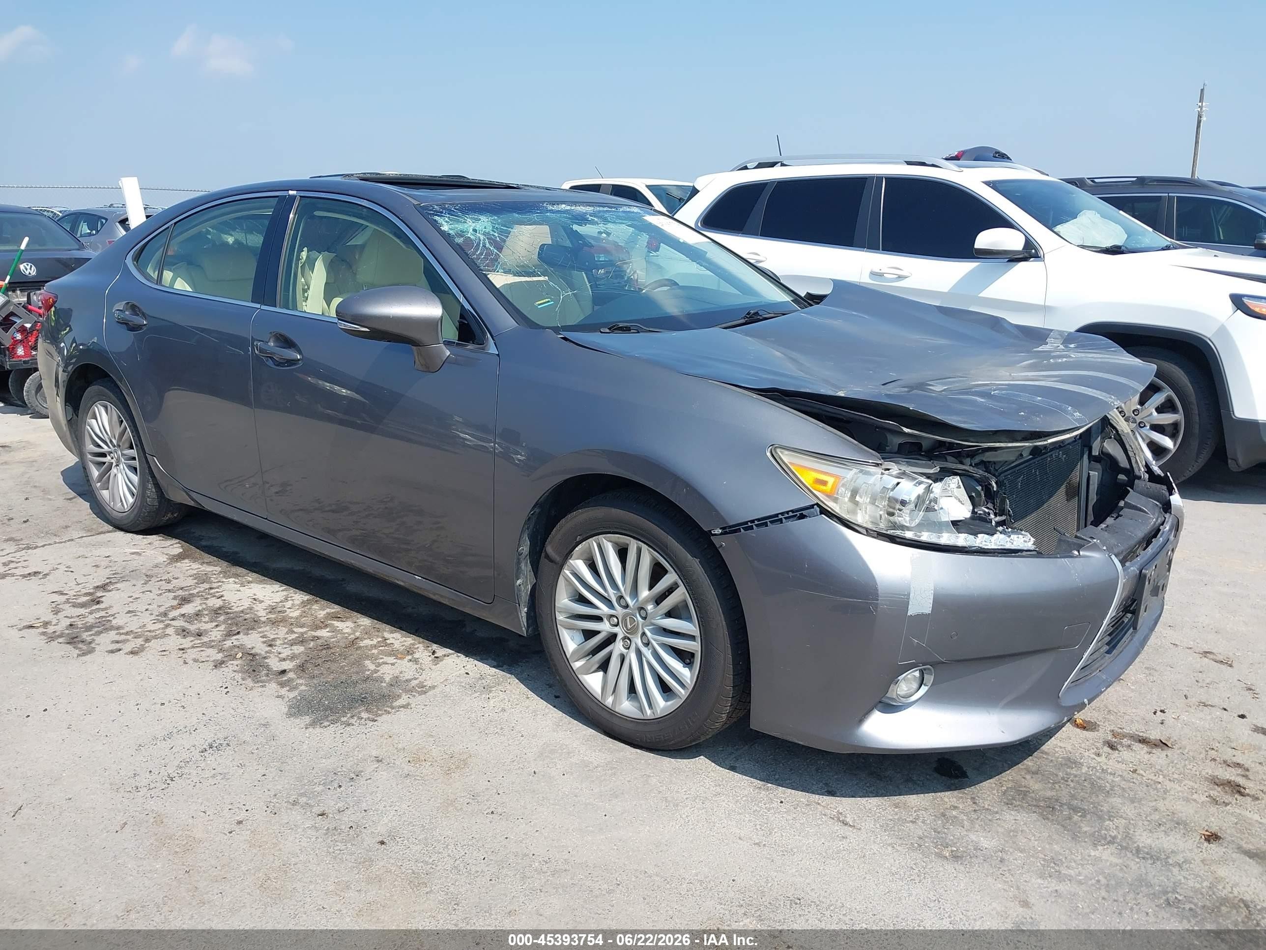 2015 Lexus ES 330, VIN JTHBK1GG7F2209906 — Перед