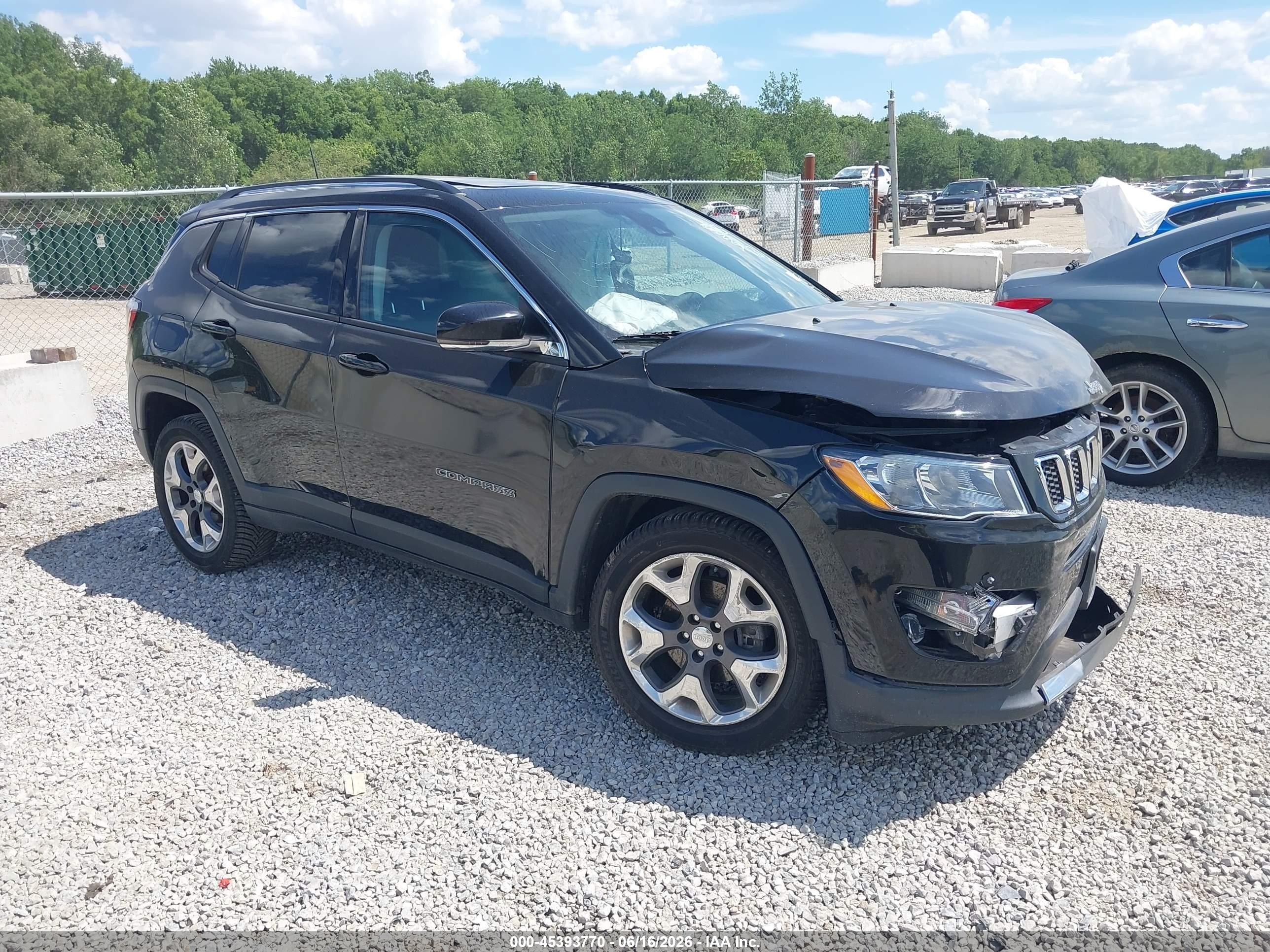 2019 Jeep Compass Limited, VIN 3C4NJDCB8KT813065 — Перед