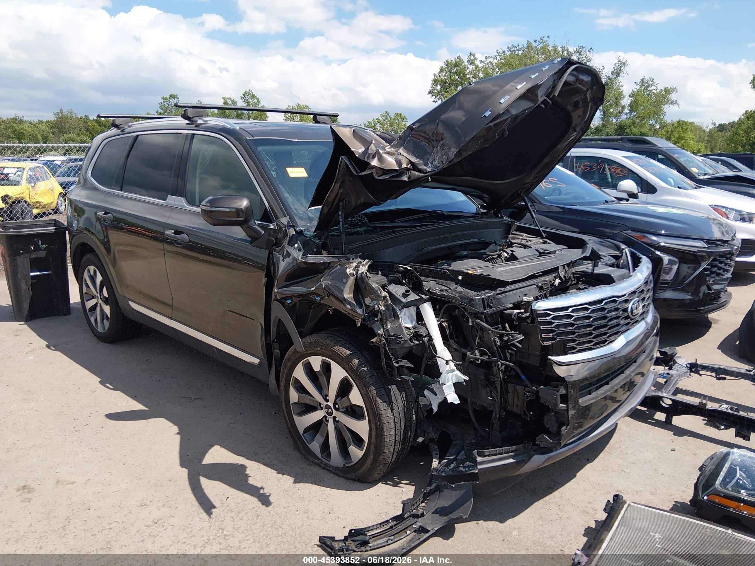2020 Kia Telluride EX, VIN 5XYP3DHC1LG057561 — Front end