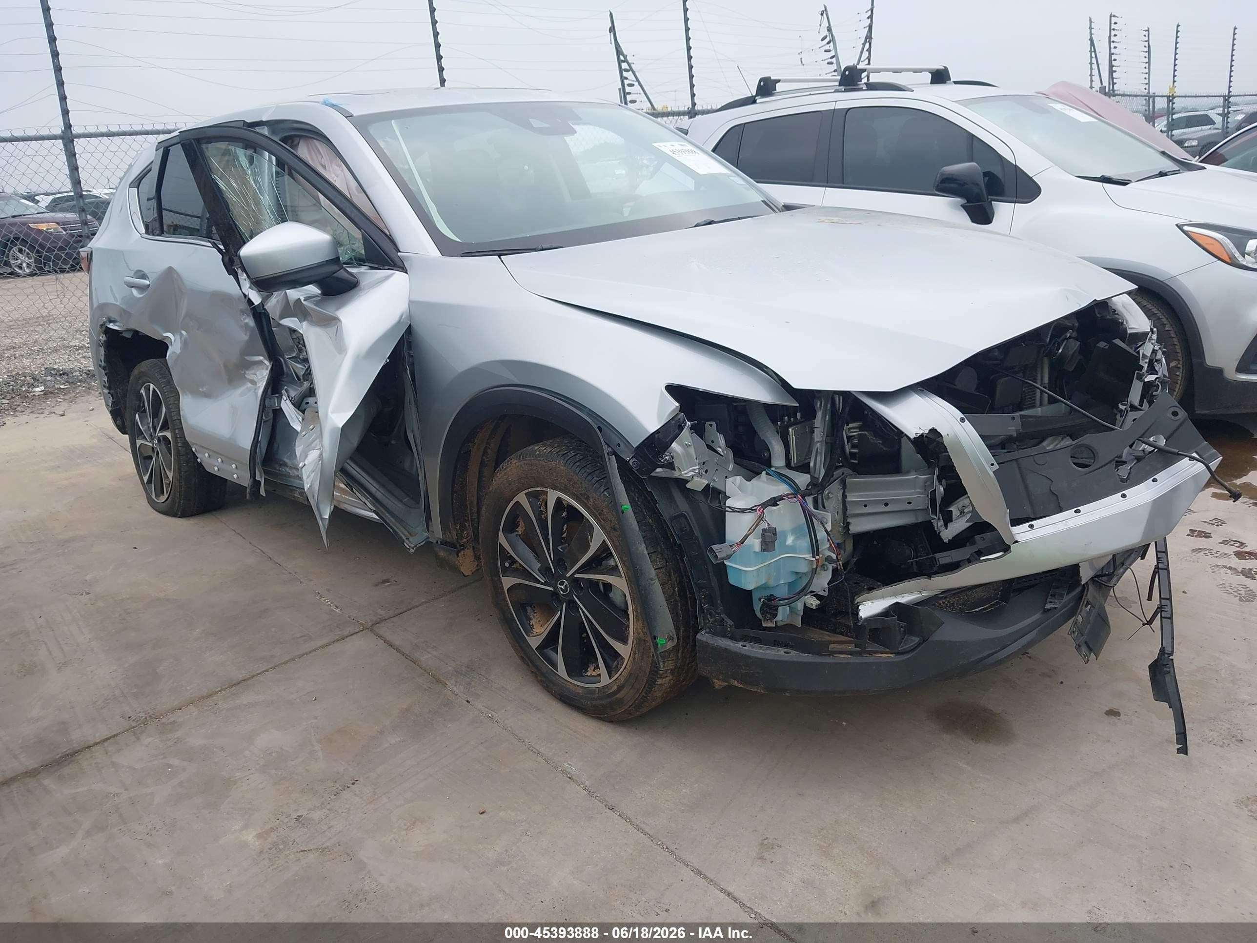 2022 Mazda CX-5 S Premium, VIN JM3KFBDM7N1631899 — Перед