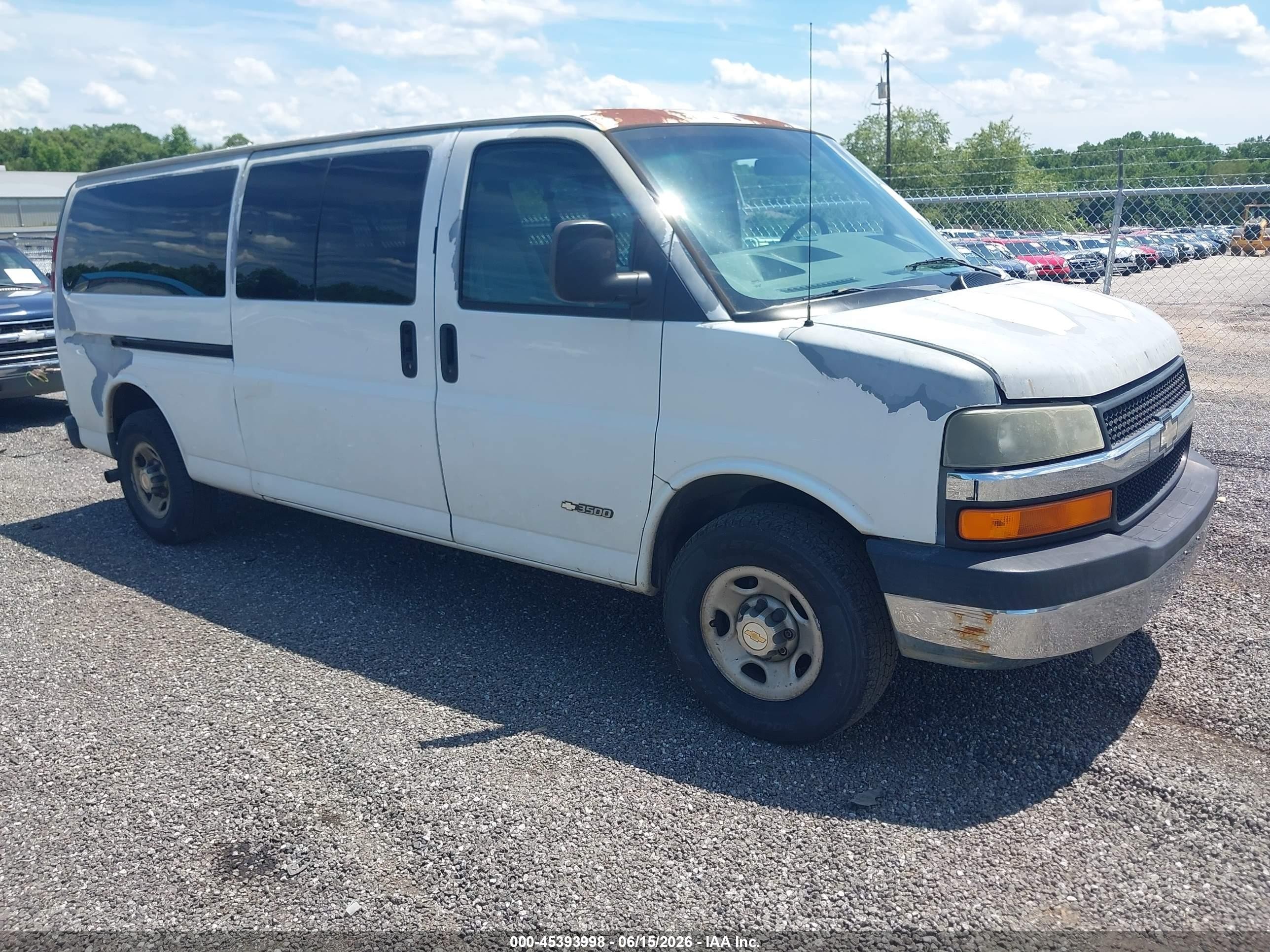 2005 Chevrolet Express Passenger, VIN 1GAHG39U951103529 — Normal wear