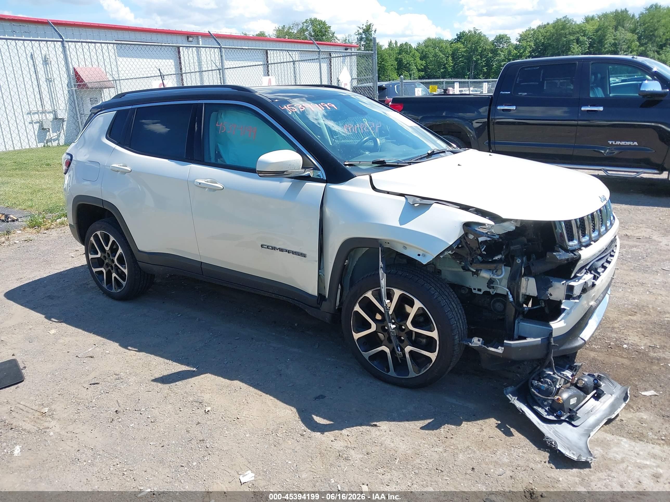 2018 Jeep Compass Limited, VIN 3C4NJDCB0JT238412 — Front end