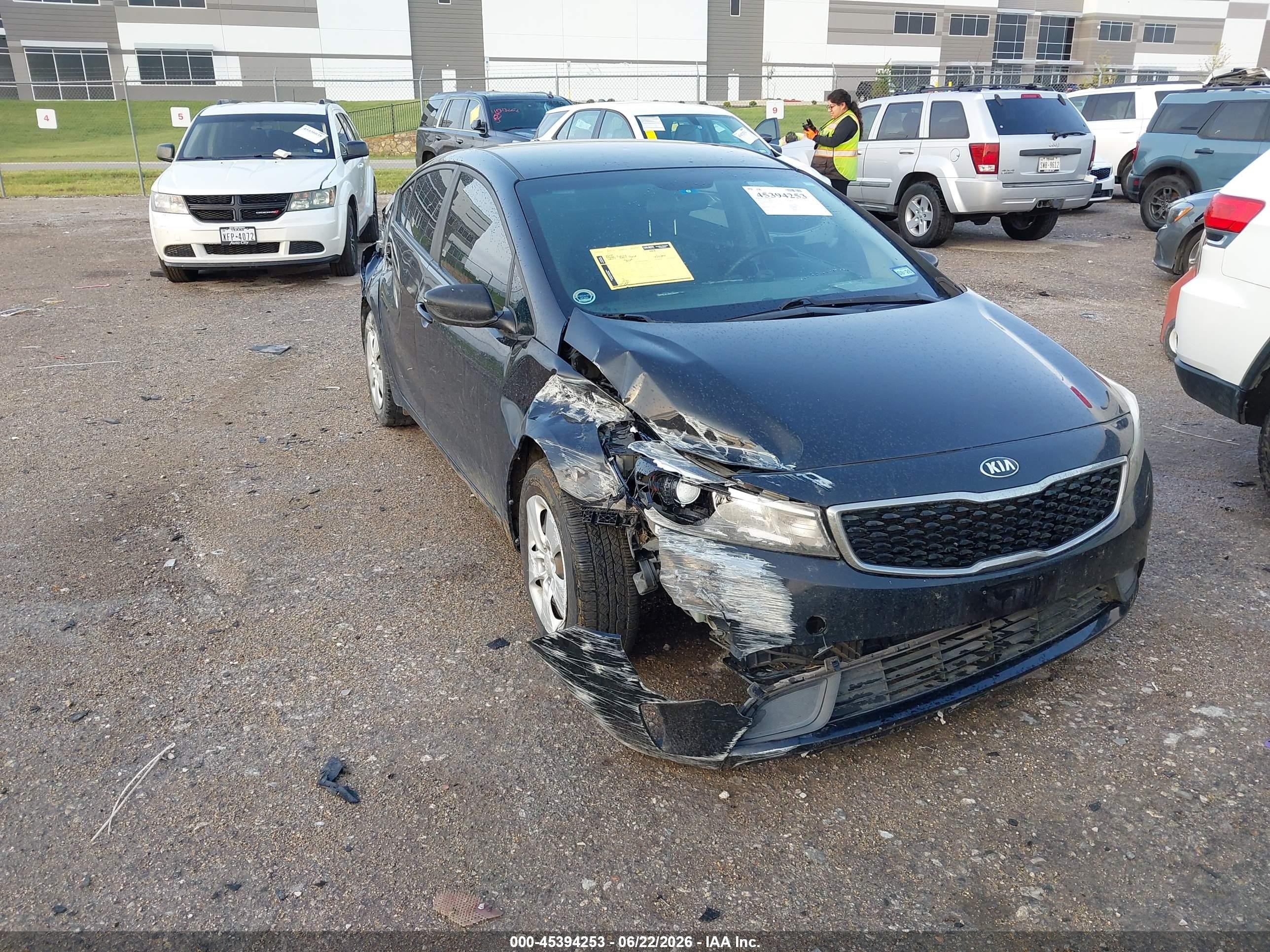 2017 Kia Forte LX, VIN 3KPFK4A78HE077516 — Front end