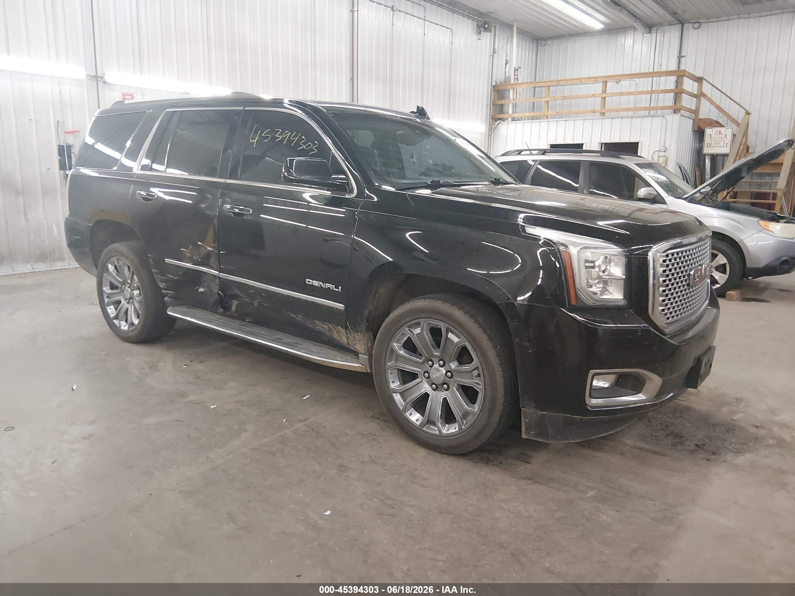 2016 GMC Yukon Denali, VIN 1GKS2CKJ4GR233528 — Бок
