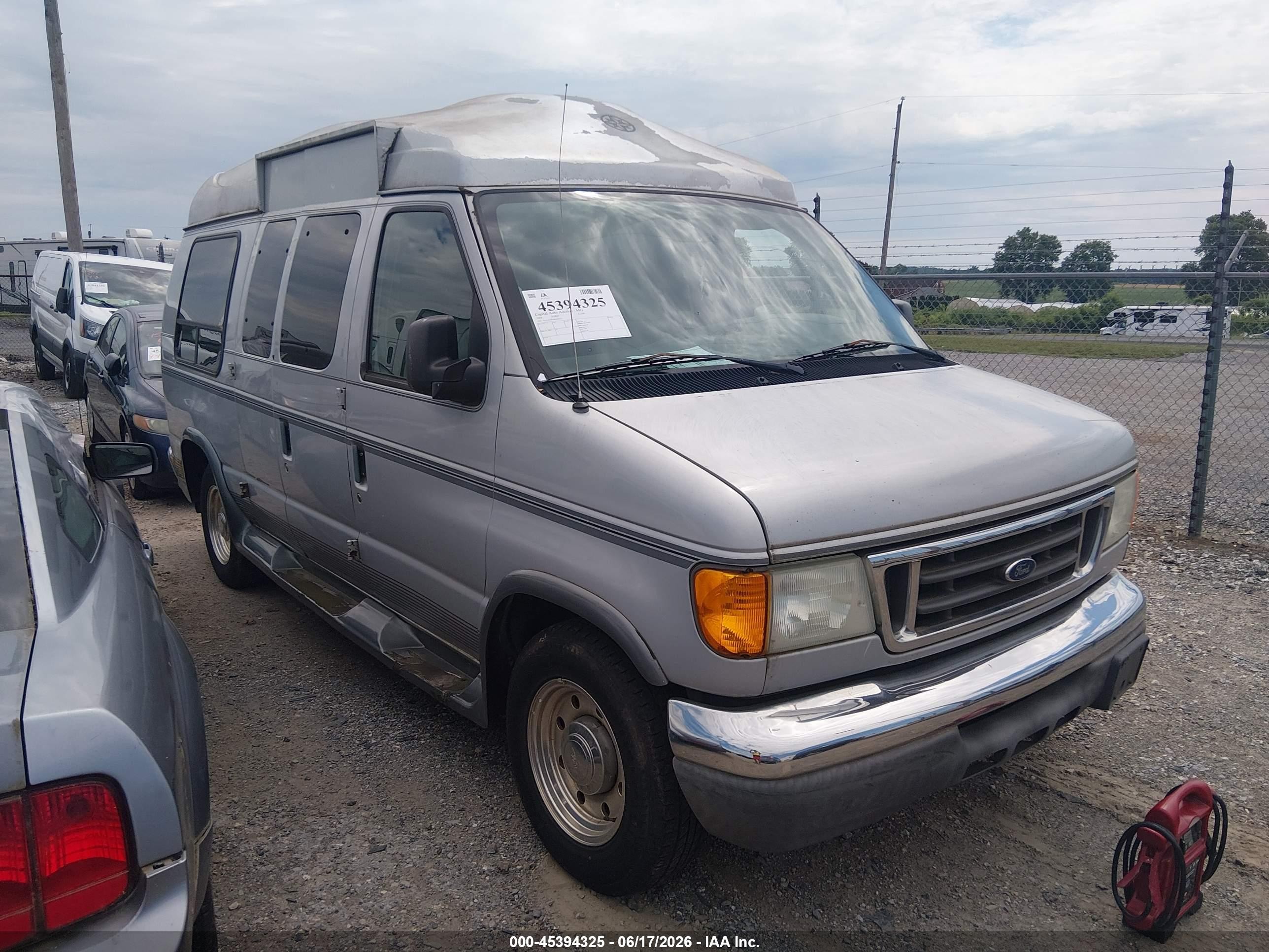 2004 Ford Econoline Cargo Commercial, VIN 1FDNE24L84HA92372 — Normal wear