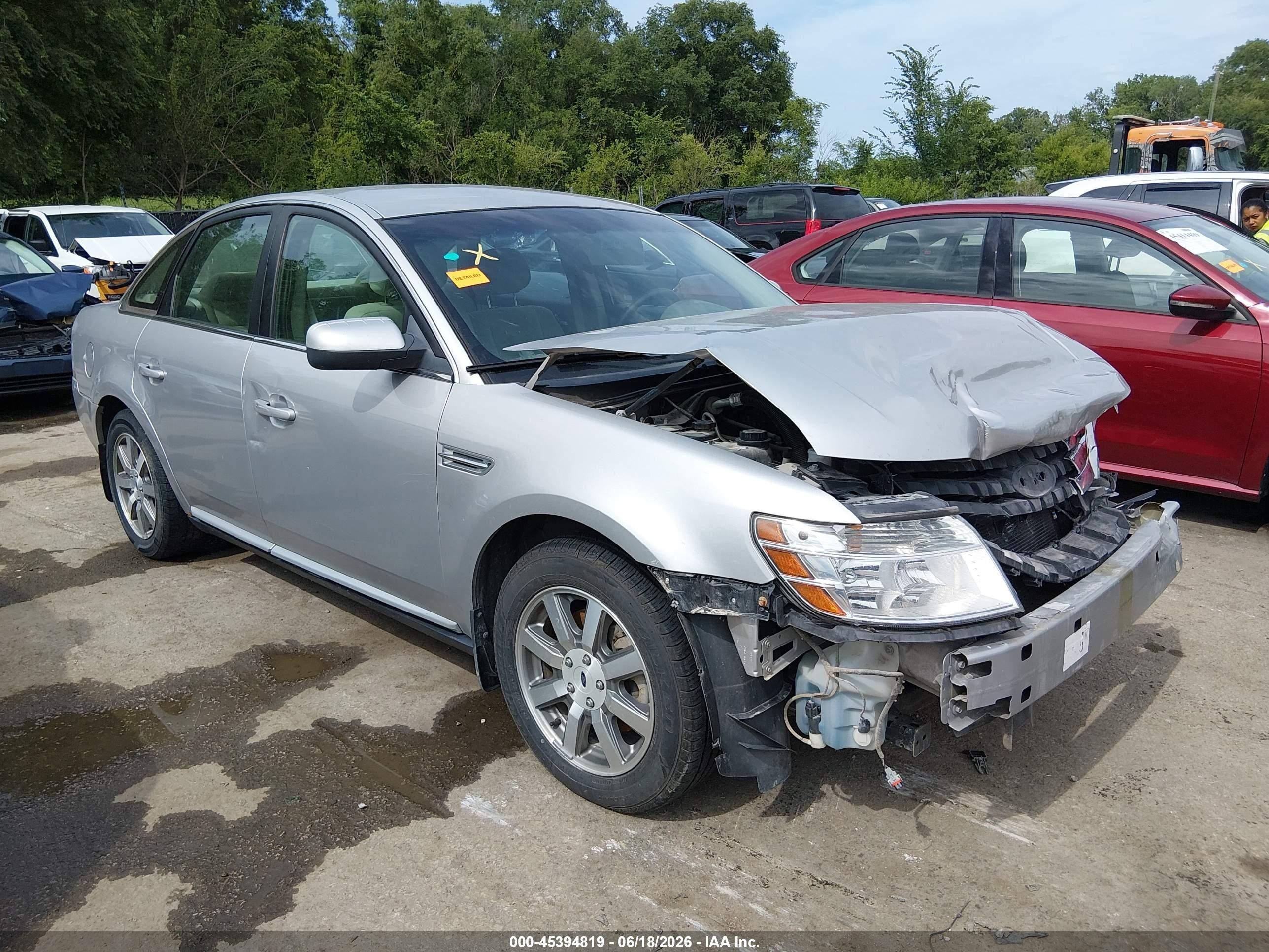 2009 Ford Taurus SEL, VIN 1FAHP24W59G104583 — Front end