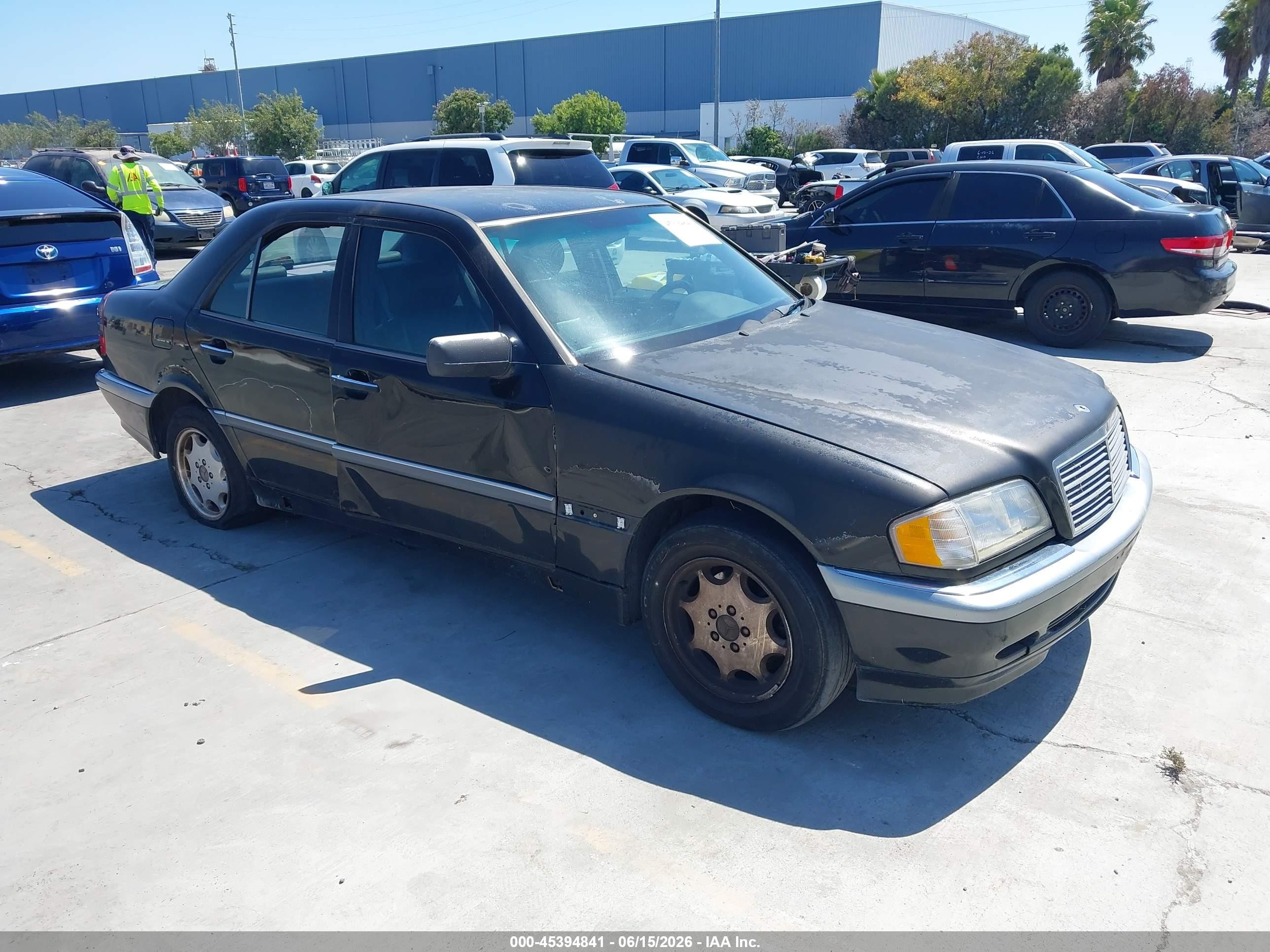 1998 Mercedes-Benz C 230/260/280/320, VIN WDBHA23G1WA596273 — Normal wear