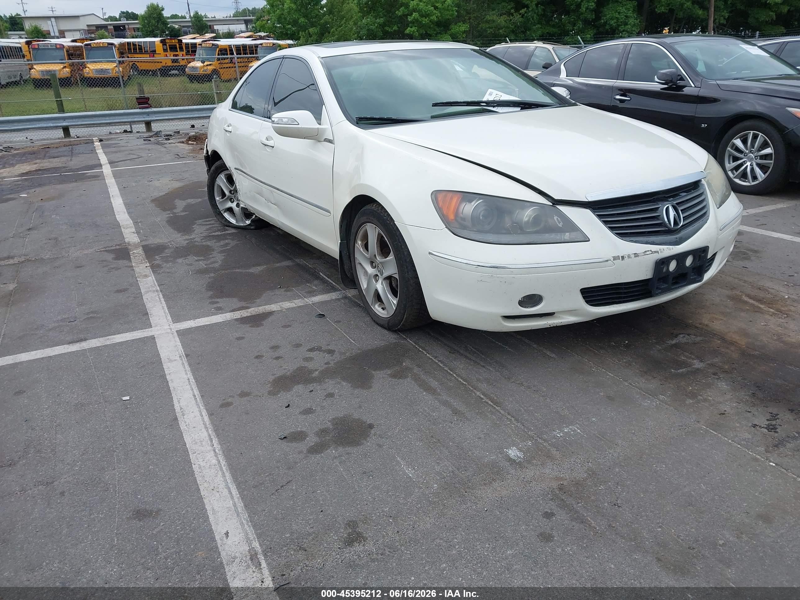 2008 Acura RL Technology, VIN JH4KB16638C001950 — Зад