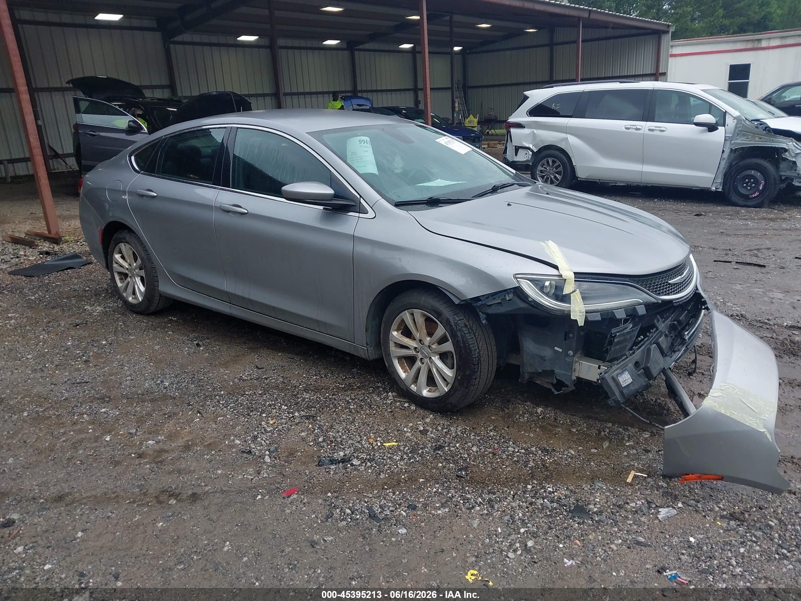 2016 Chrysler 200 Limited, VIN 1C3CCCAB7GN126671 — Front end