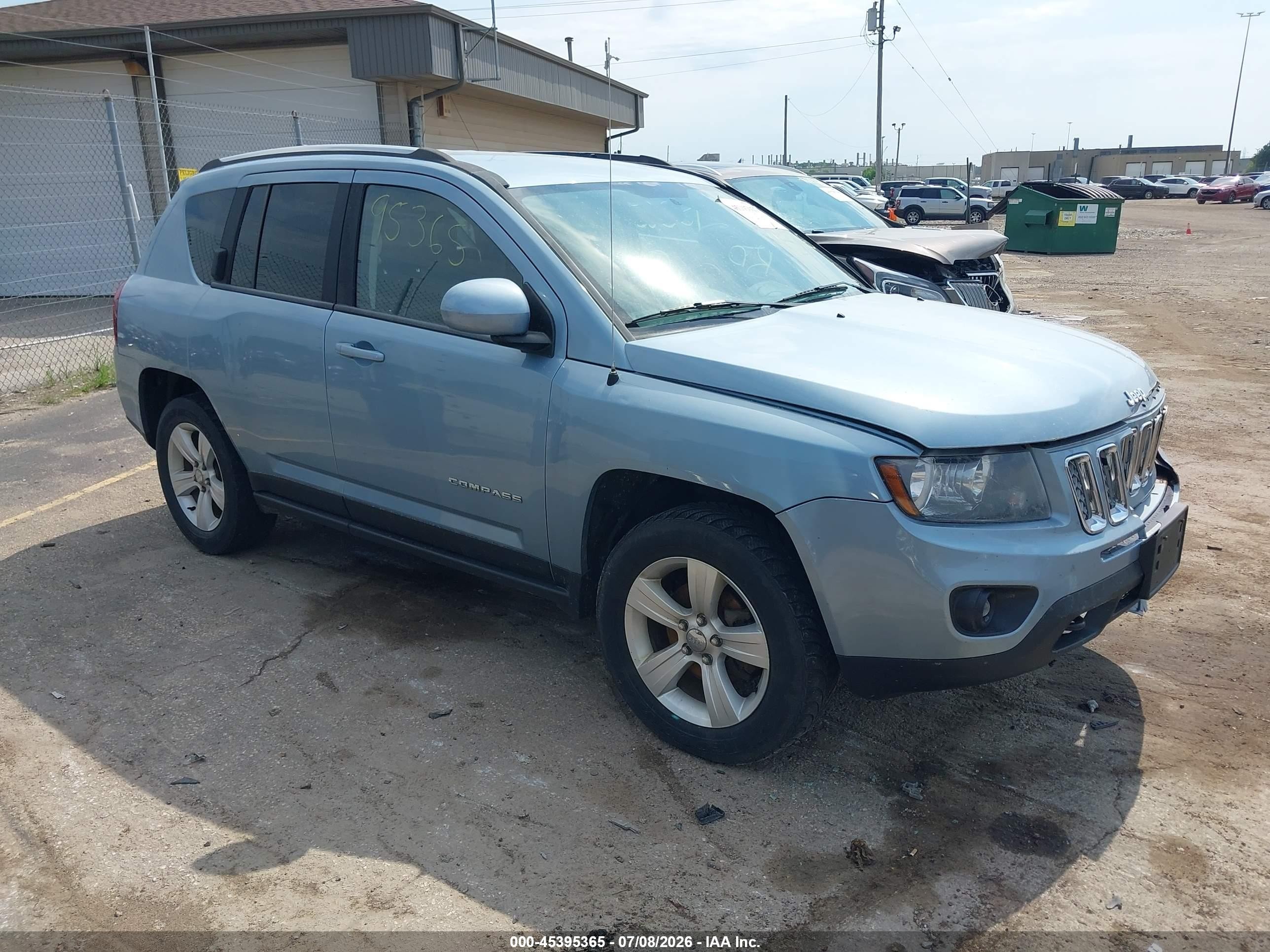 2014 Jeep Compass Latitude, VIN 1C4NJDEB3ED555061 — Перед