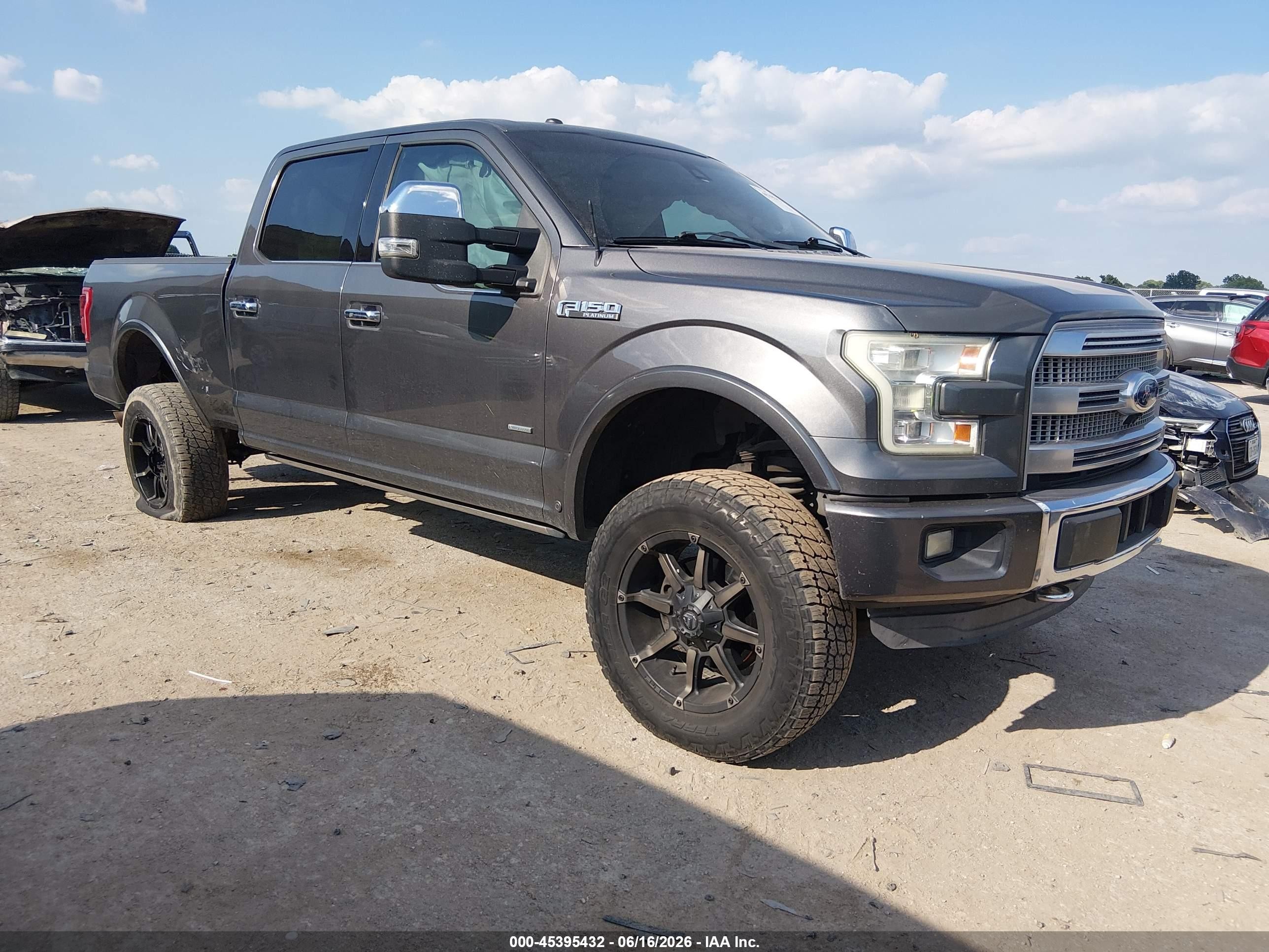 2015 Ford F-150 XLT, VIN 1FTFW1EGXFFB61742 — Side