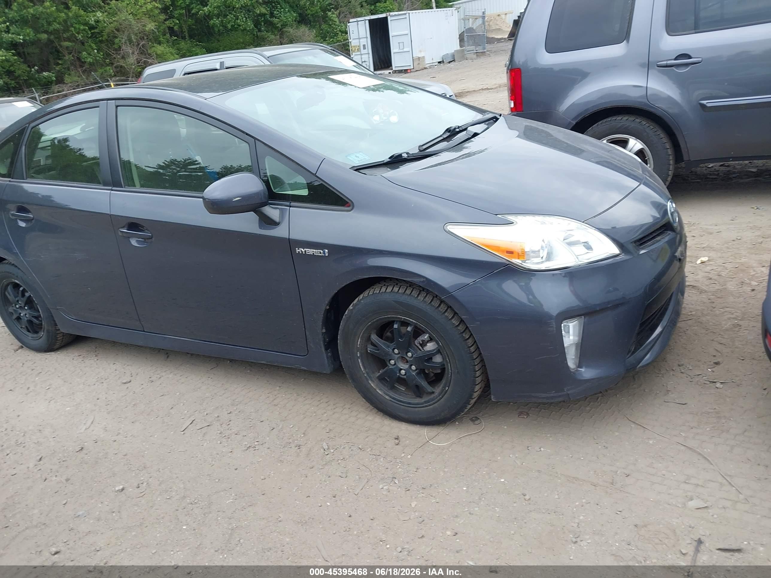 2015 Toyota Prius Three, VIN JTDKN3DU8F1909678 — Side