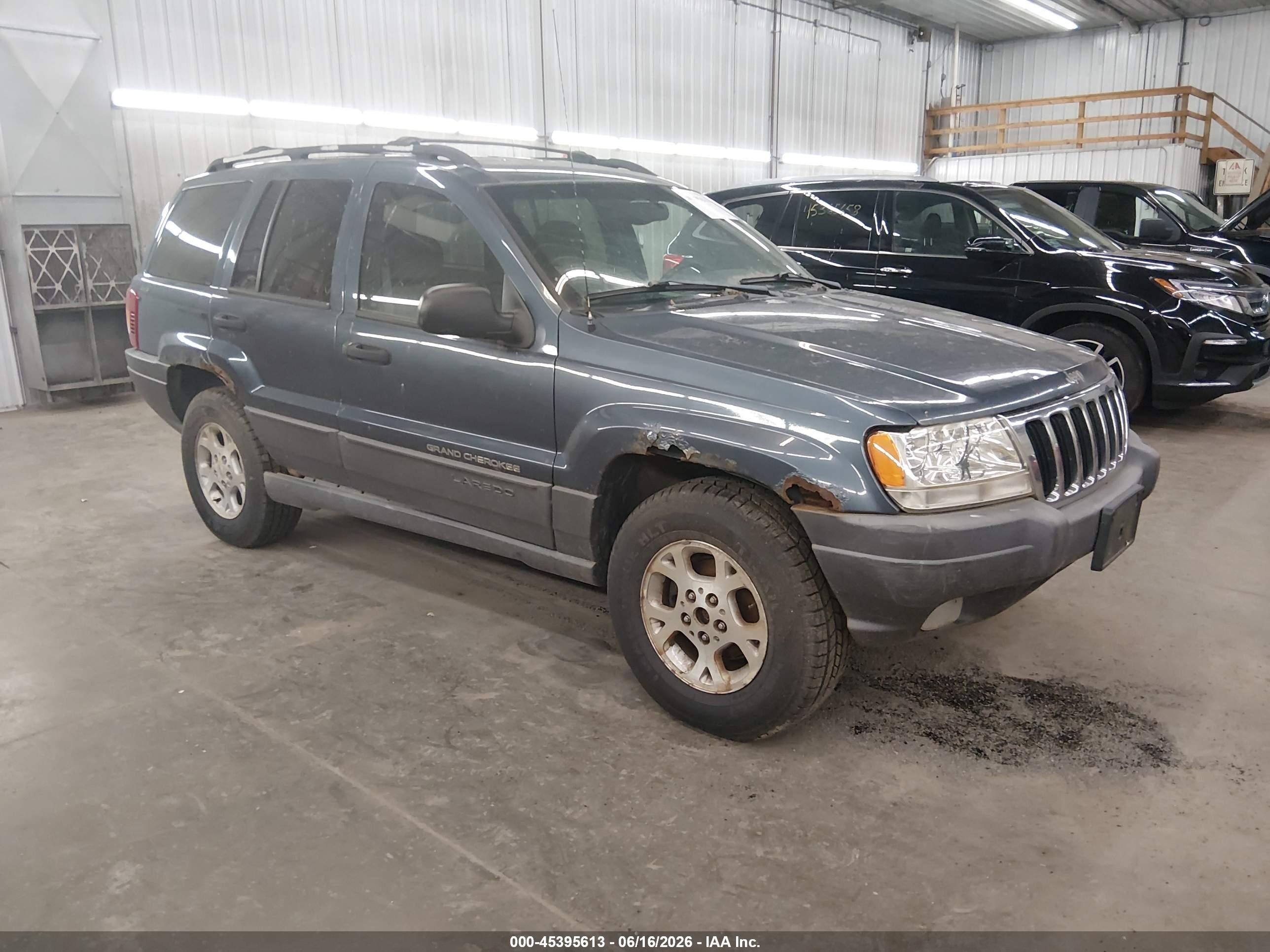 2001 Jeep Grand Cherokee Laredo, VIN 1J4GW48S81C697065 — Normal wear