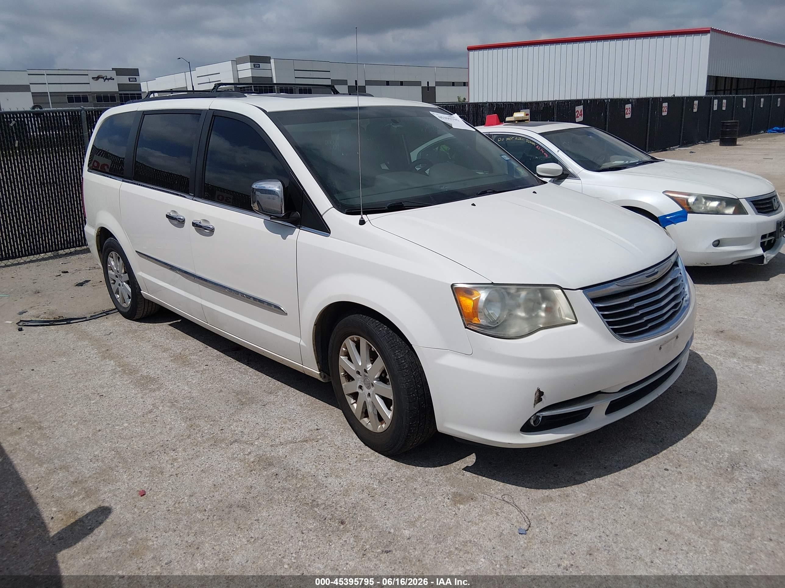 2011 Chrysler Town & Country Touring L, VIN 2A4RR8DG3BR713965 — Normal wear