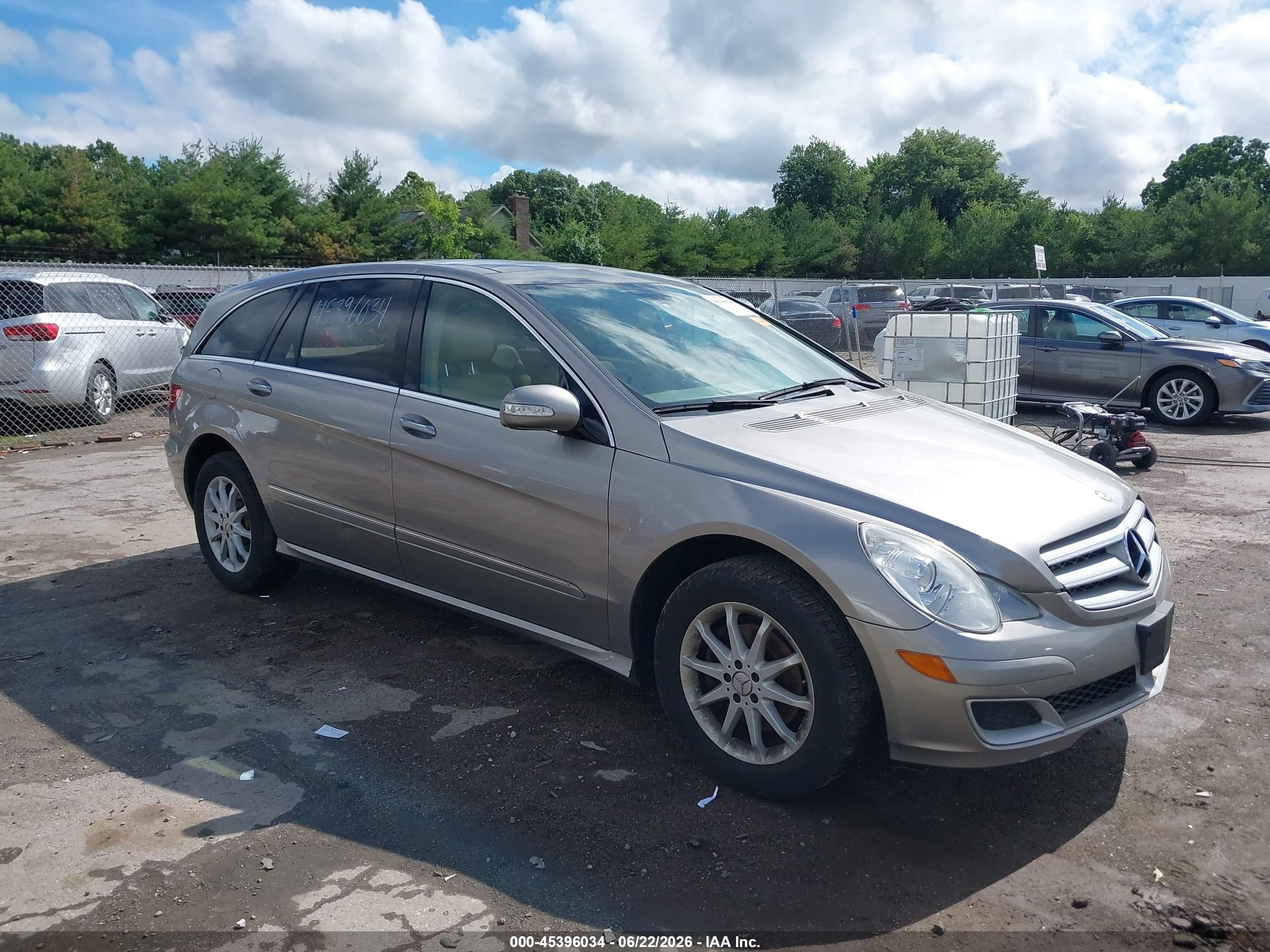 2007 Mercedes-Benz R 3.5L, VIN 4JGCB65E97A053696 — Rear end