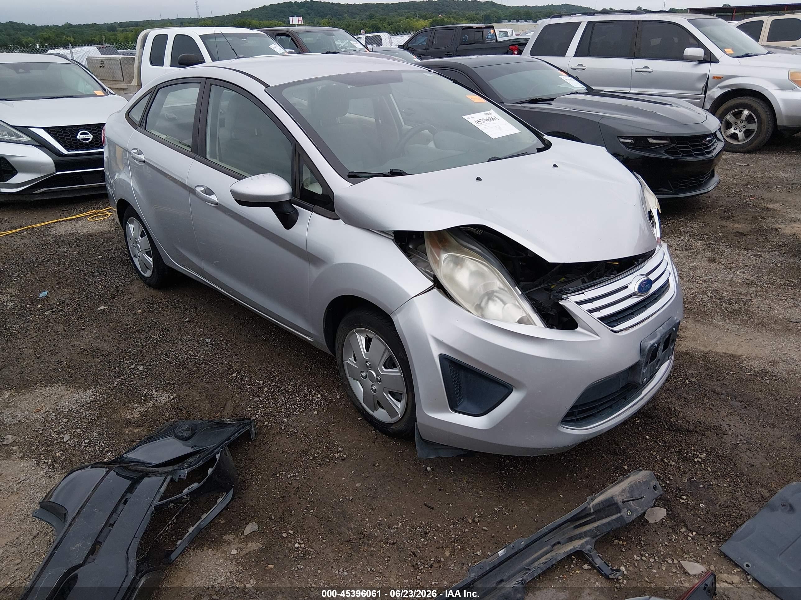 2012 Ford Fiesta SE, VIN 3FADP4BJ0CM128238 — Front end