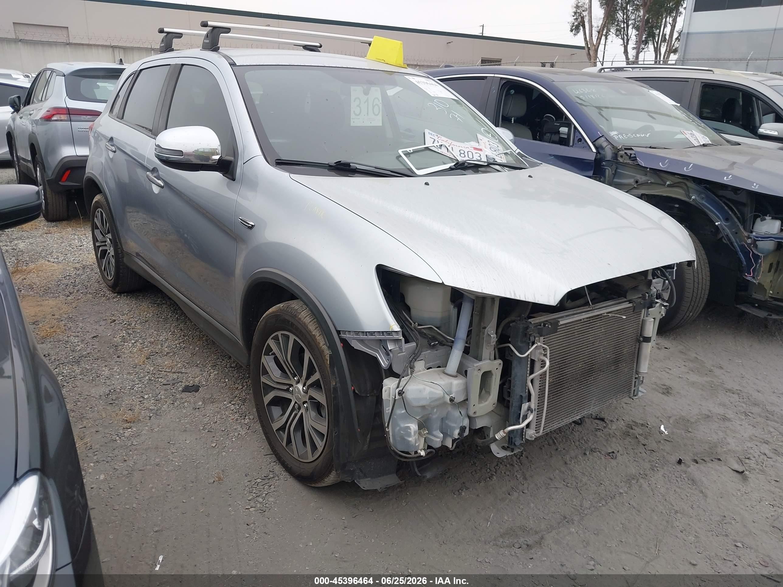 2016 Mitsubishi Outlander ES, VIN JA4AP3AU1GZ065569 — Front end