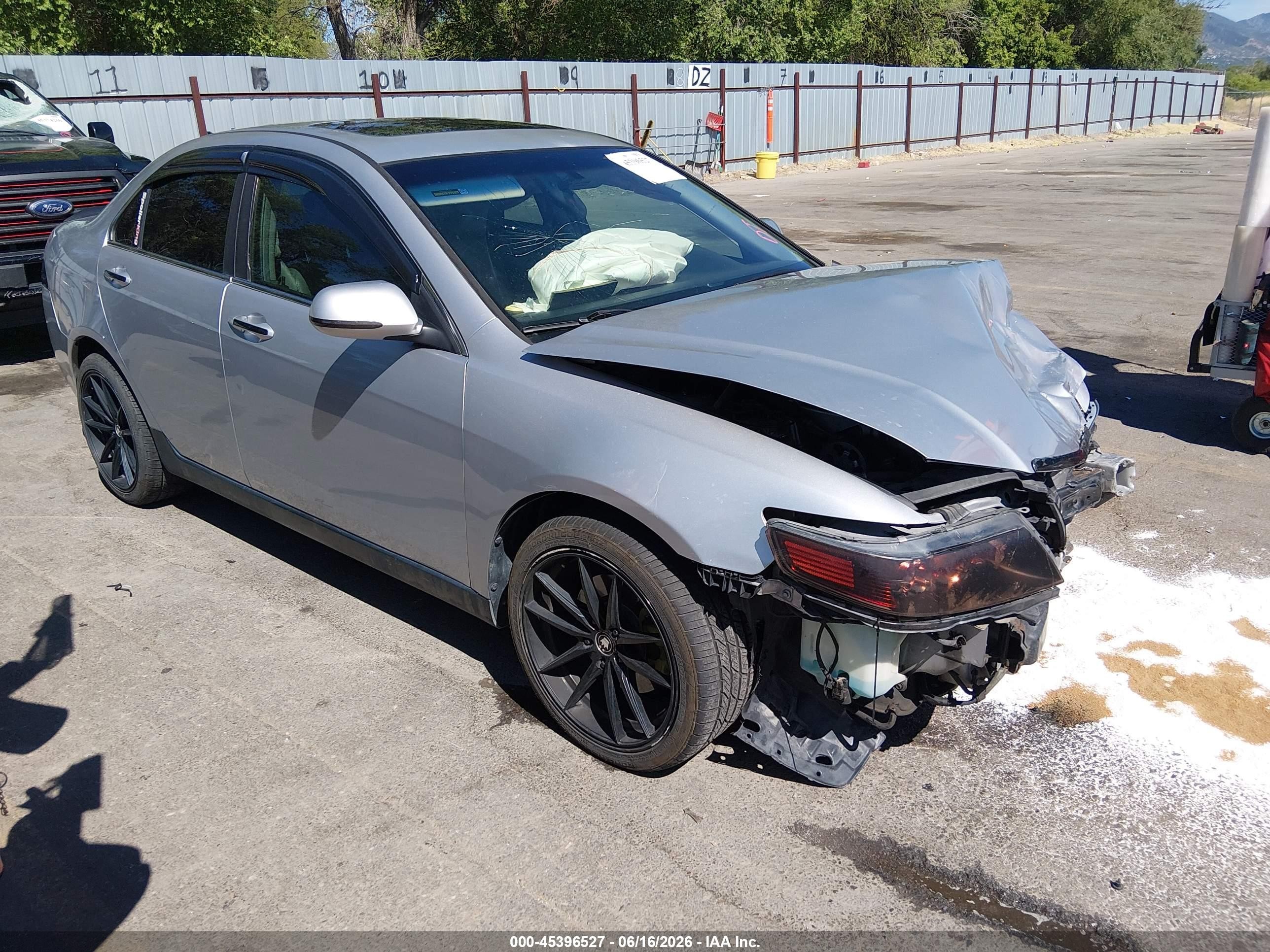 2005 Acura TSX, VIN JH4CL96955C018352 — Front end