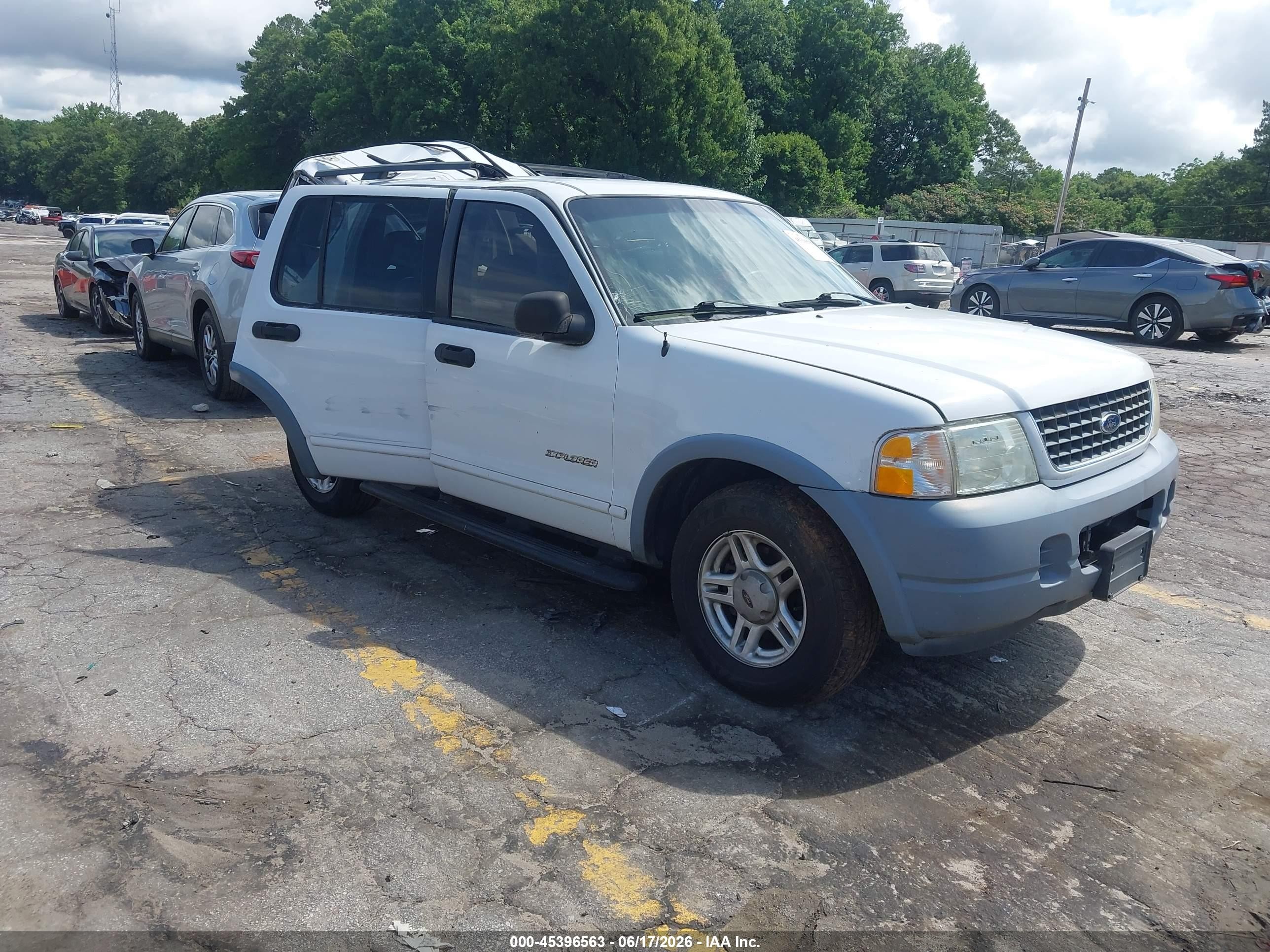 2002 Ford Explorer XLS, VIN 1FMZU62E62ZB79694 — Rear end