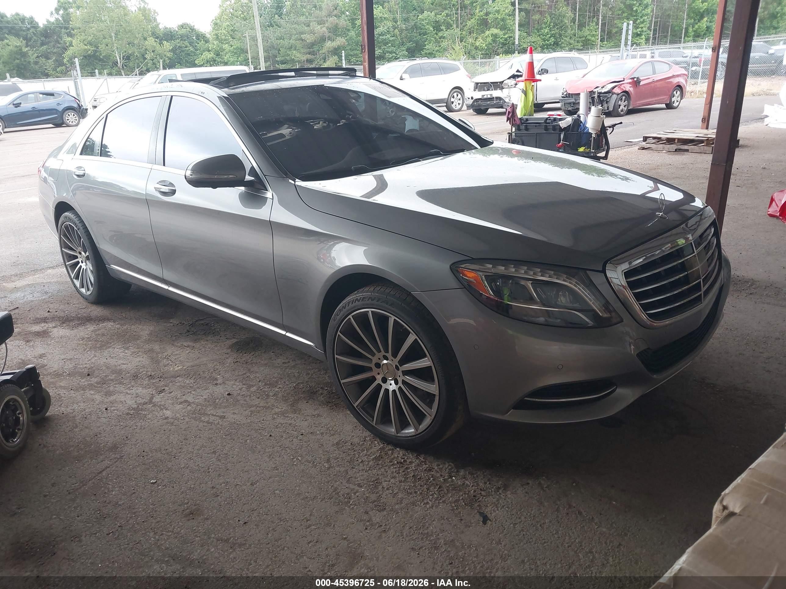 2015 Mercedes-Benz S 550, VIN WDDUG8CB7FA096484 — Roof