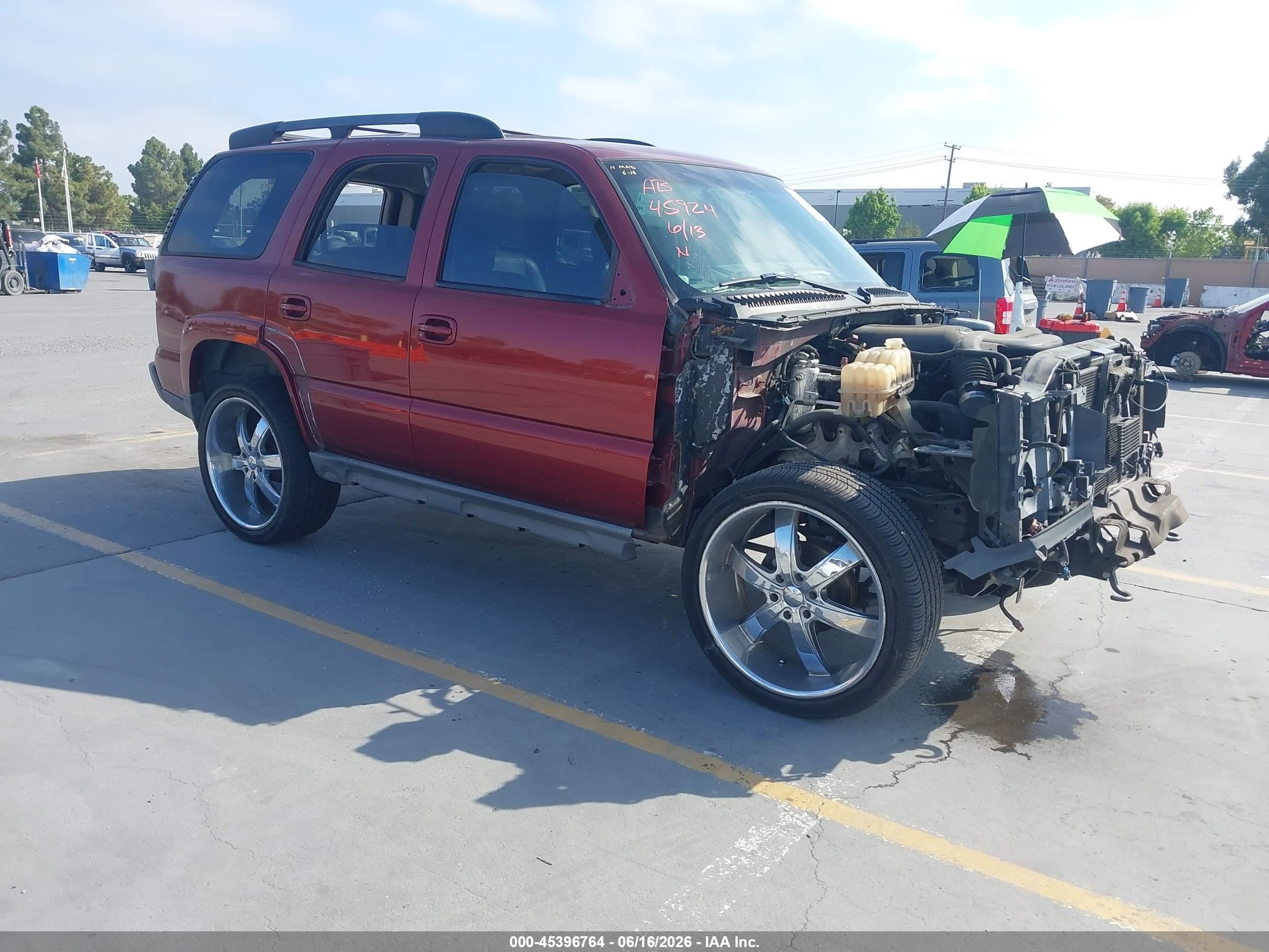 2003 Chevrolet Tahoe Z71, VIN 1GNEK13T83R253604 — Front end