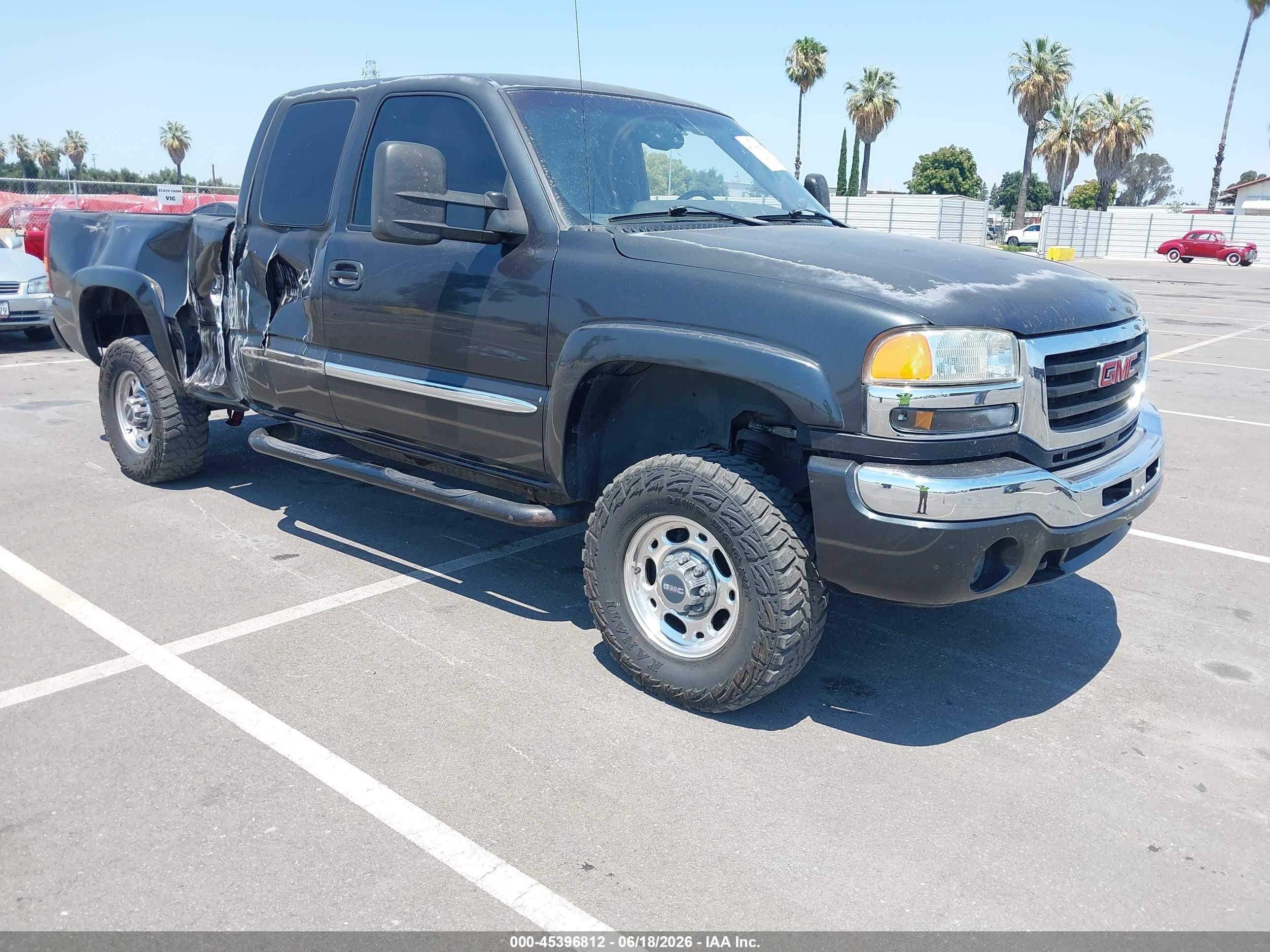 2003 GMC Sierra 2500HD SLT, VIN 1GTHK29GX3E200254 — Side