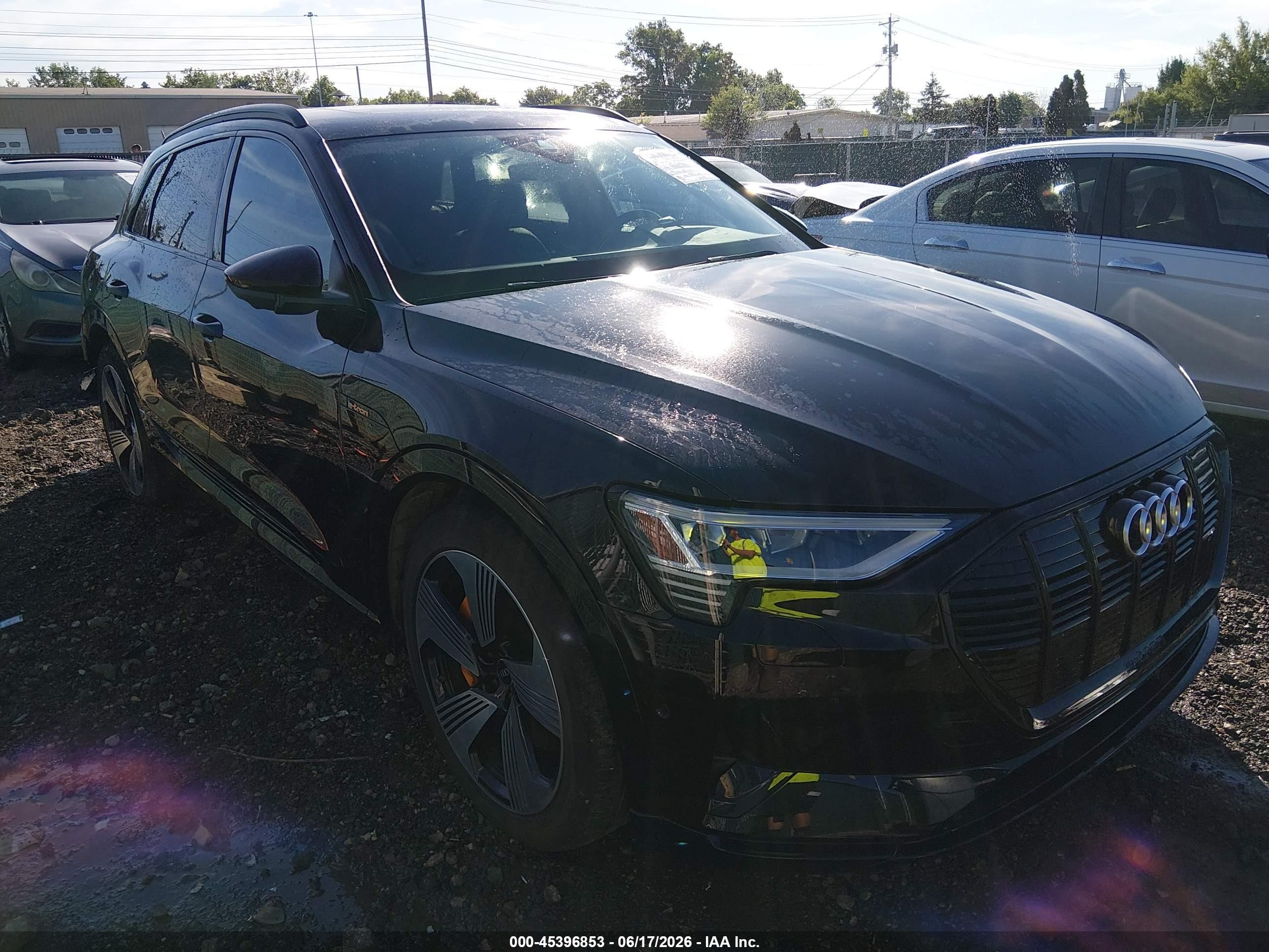 2022 Audi e-tron Premium Plus, VIN WA1LAAGE8NB006538 — Rear end