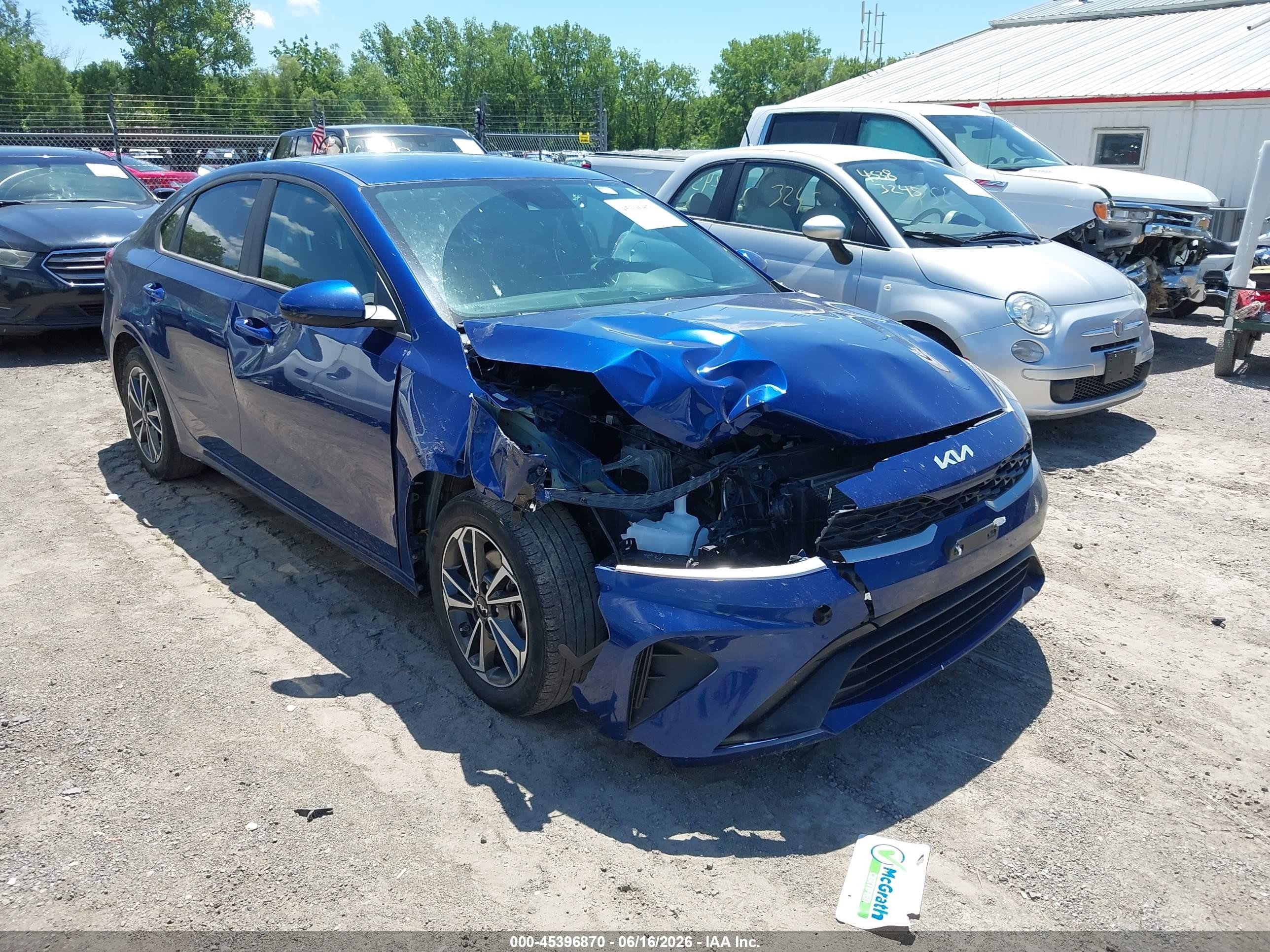 2023 Kia Forte LXS, VIN 3KPF24AD2PE613395 — Front end