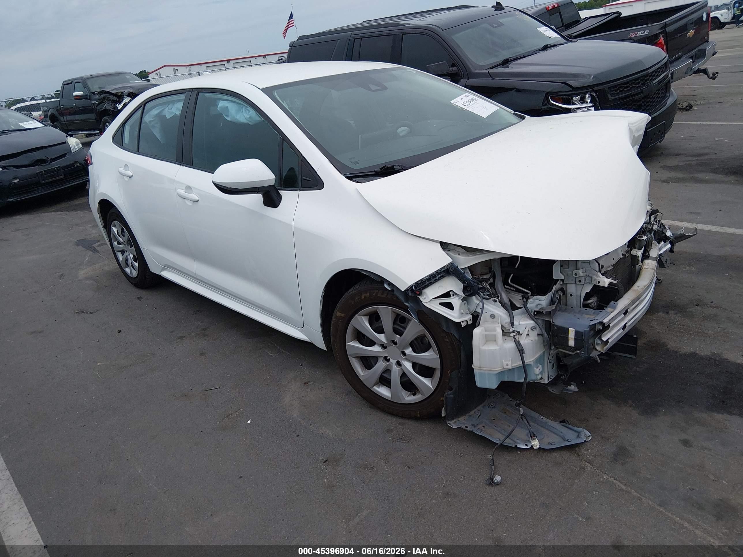 2021 Toyota Corolla LE, VIN 5YFEPMAE1MP183388 — Front end