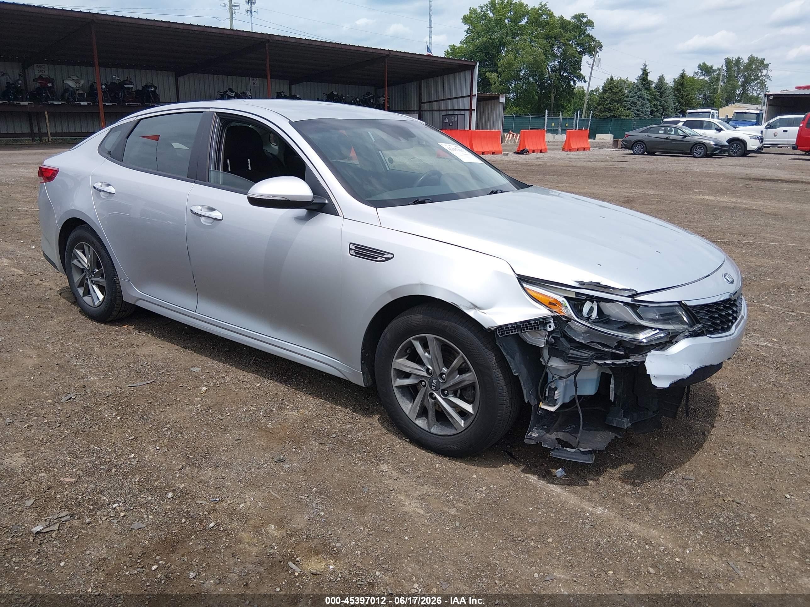 2019 Kia Optima LX, VIN 5XXGT4L3XKG293233 — Front end