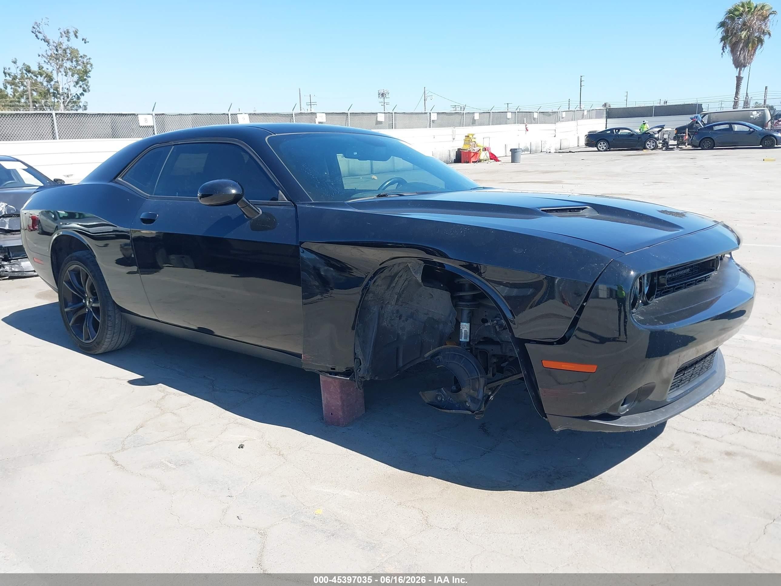 2017 Dodge Challenger SXT, VIN 2C3CDZAG8HH554514 — Front end