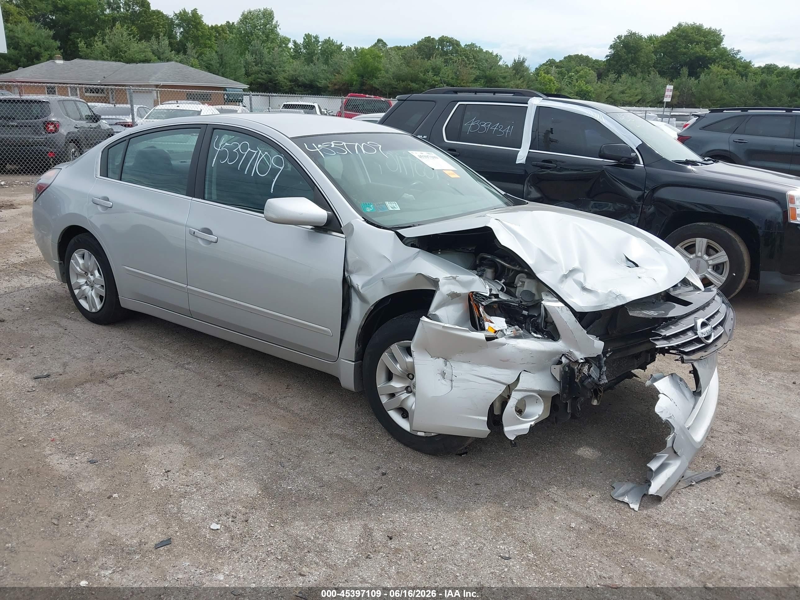 2012 Nissan Altima S, VIN 1N4AL2AP5CN405657 — Front end