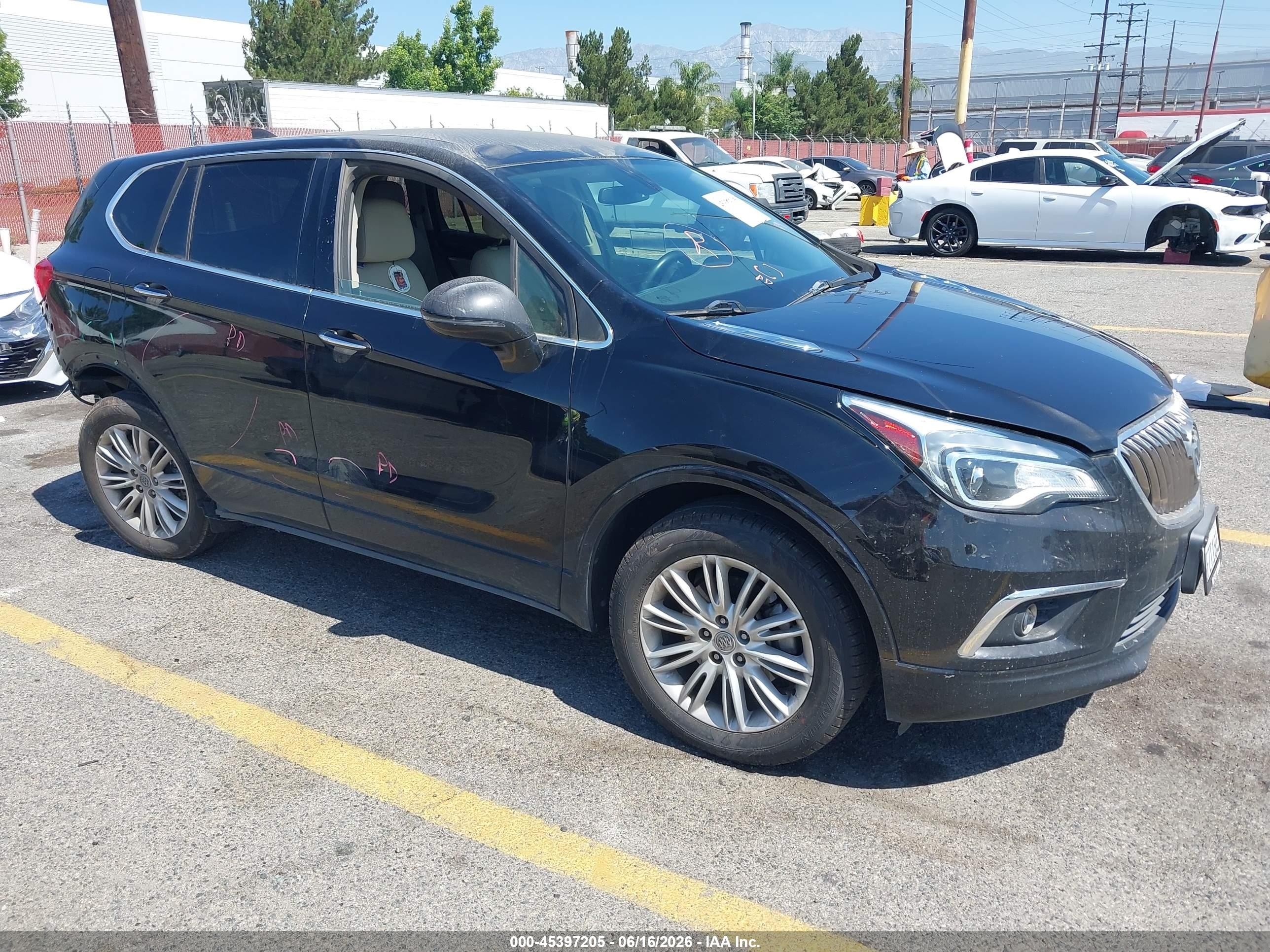 2018 Buick Envision Preferred, VIN LRBFXBSA5JD005940 — Зад