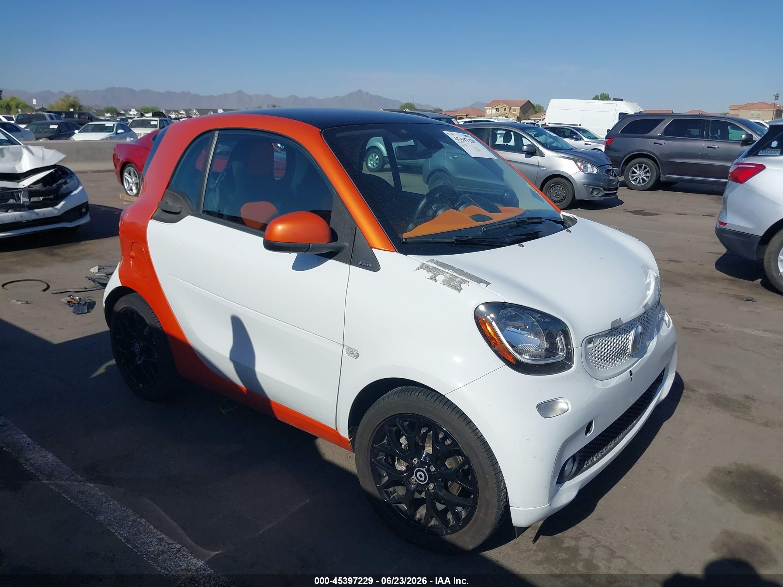 2016 Smart fortwo Passion, VIN WMEFJ5DA2GK051930 — Front end