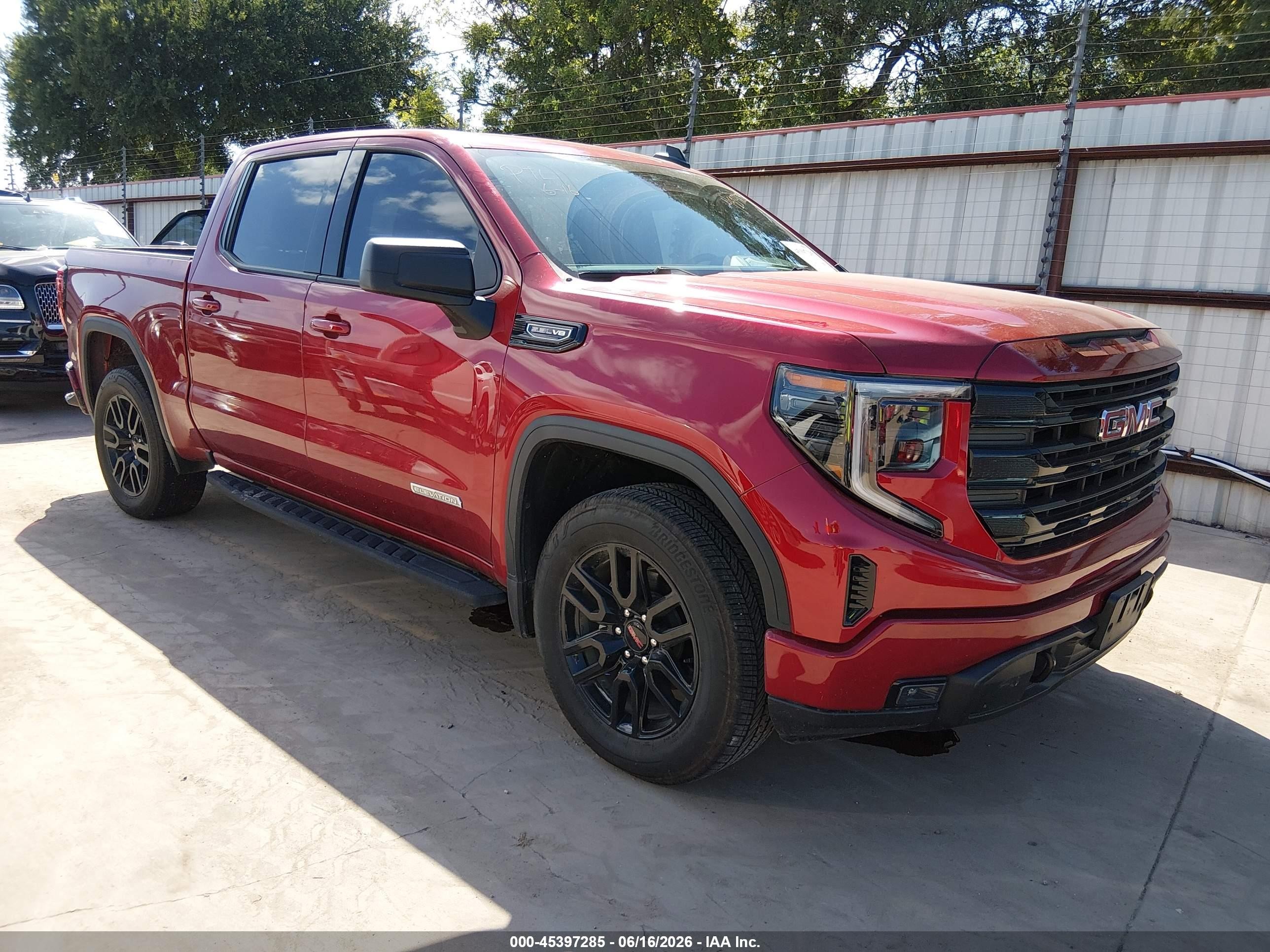2024 GMC Sierra 1500 Elevation, VIN 3GTPHCED6RG301806 — Бок