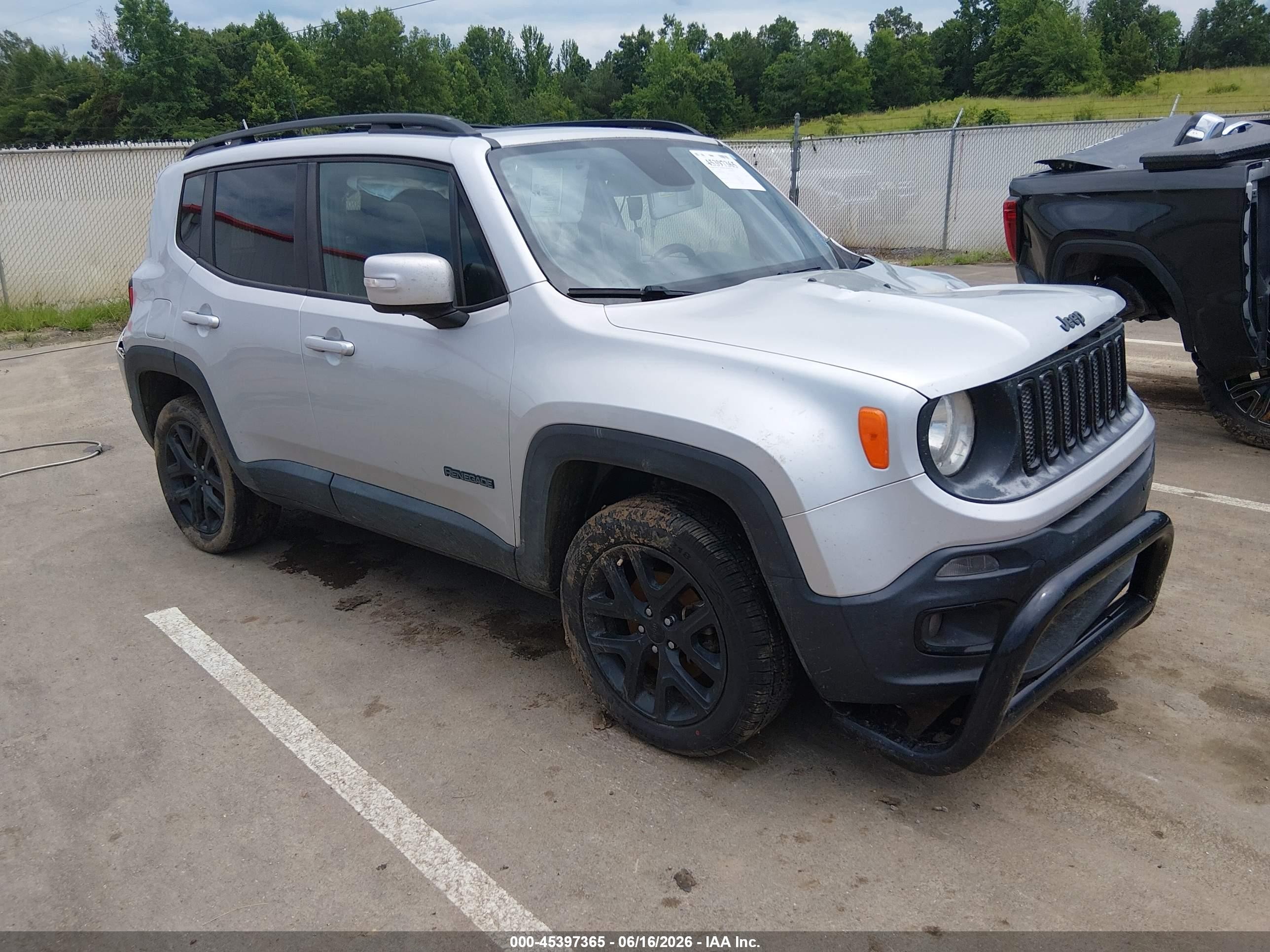 2018 Jeep Renegade Latitude, VIN ZACCJBBB5JPG88349 — Front end