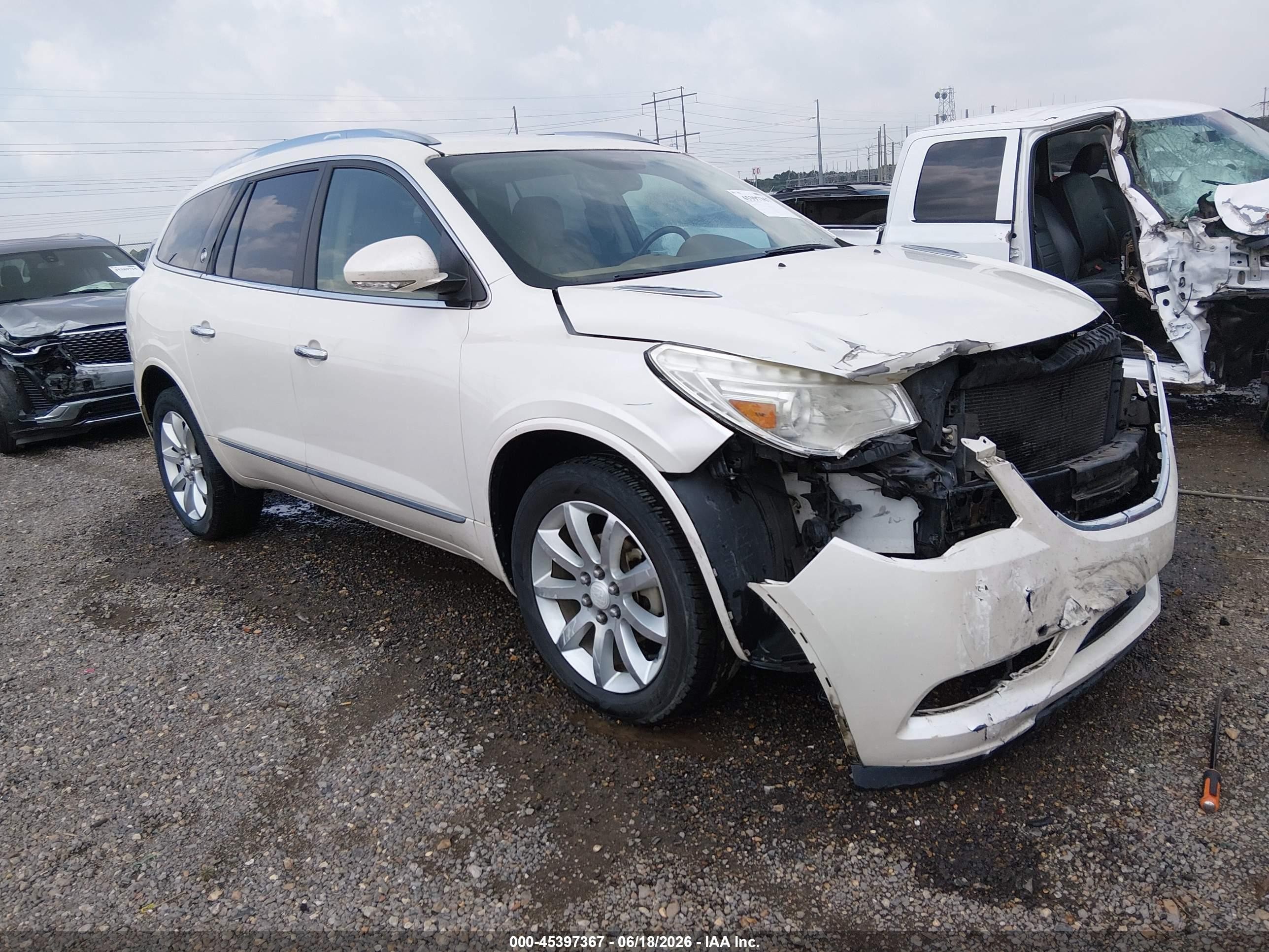 2014 Buick Enclave Leather, VIN 5GAKRBKD6EJ182932 — Front end
