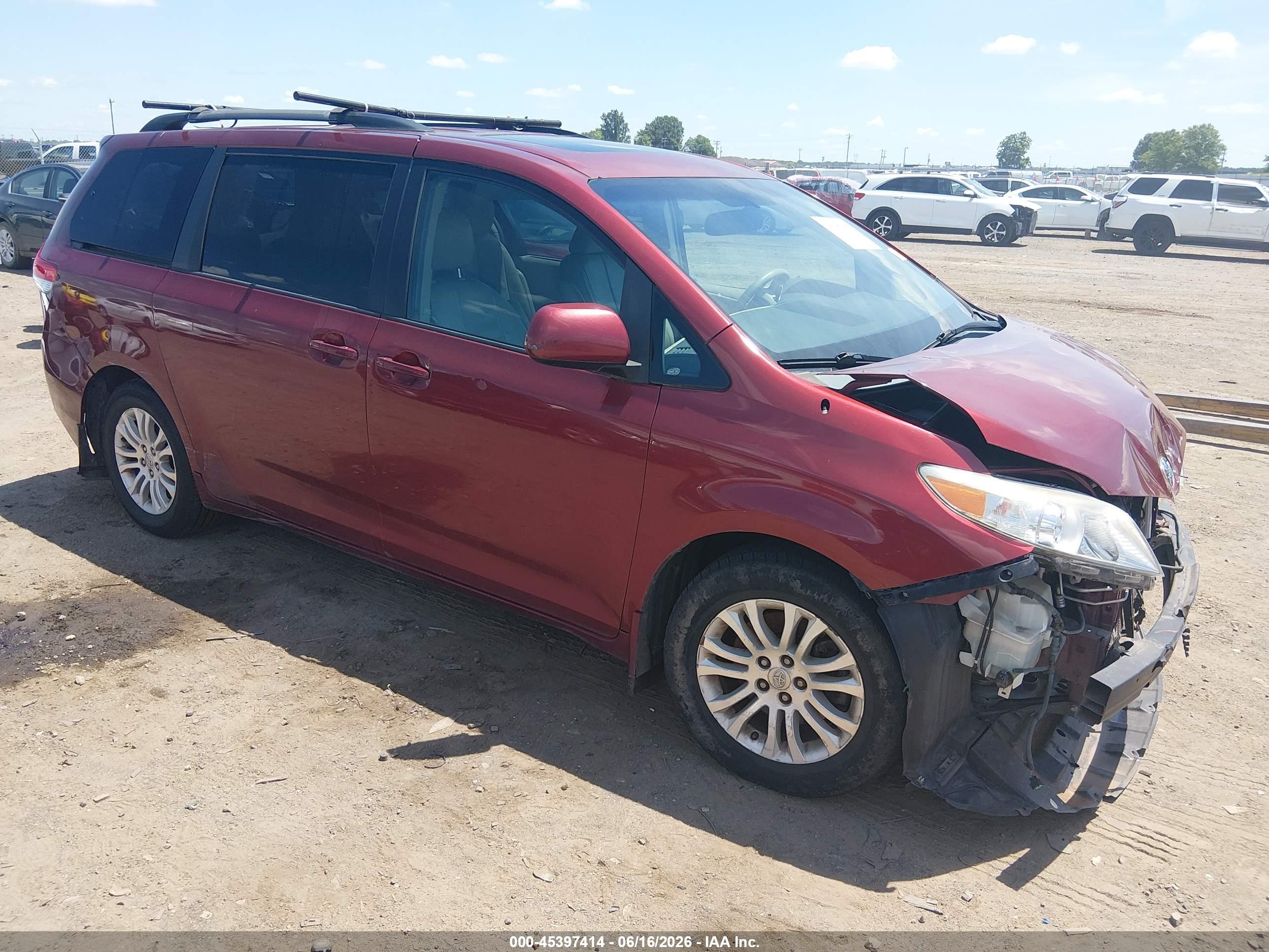 2011 Toyota Sienna XLE, VIN 5TDYK3DC3BS123102 — All over