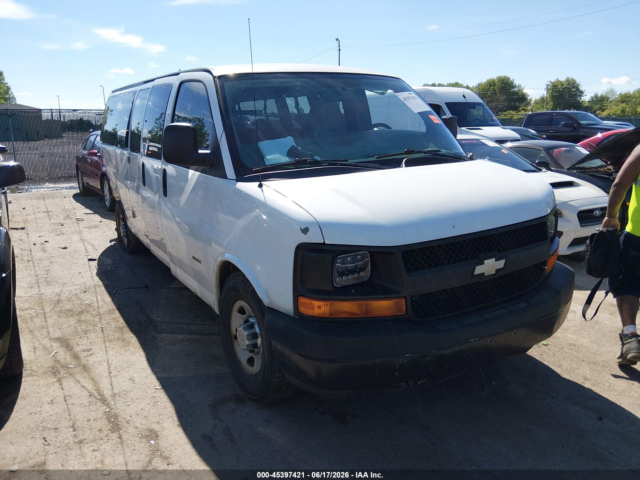 2011 Chevrolet Express 3500, VIN 1GAZGZFL2B1155888 — Side