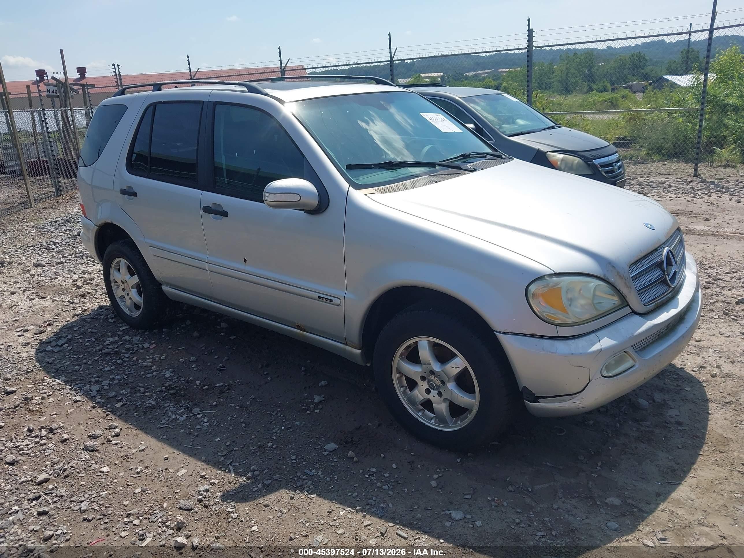 2003 Mercedes-Benz M 350, VIN 4JGAB57E73A441339 — Normal wear