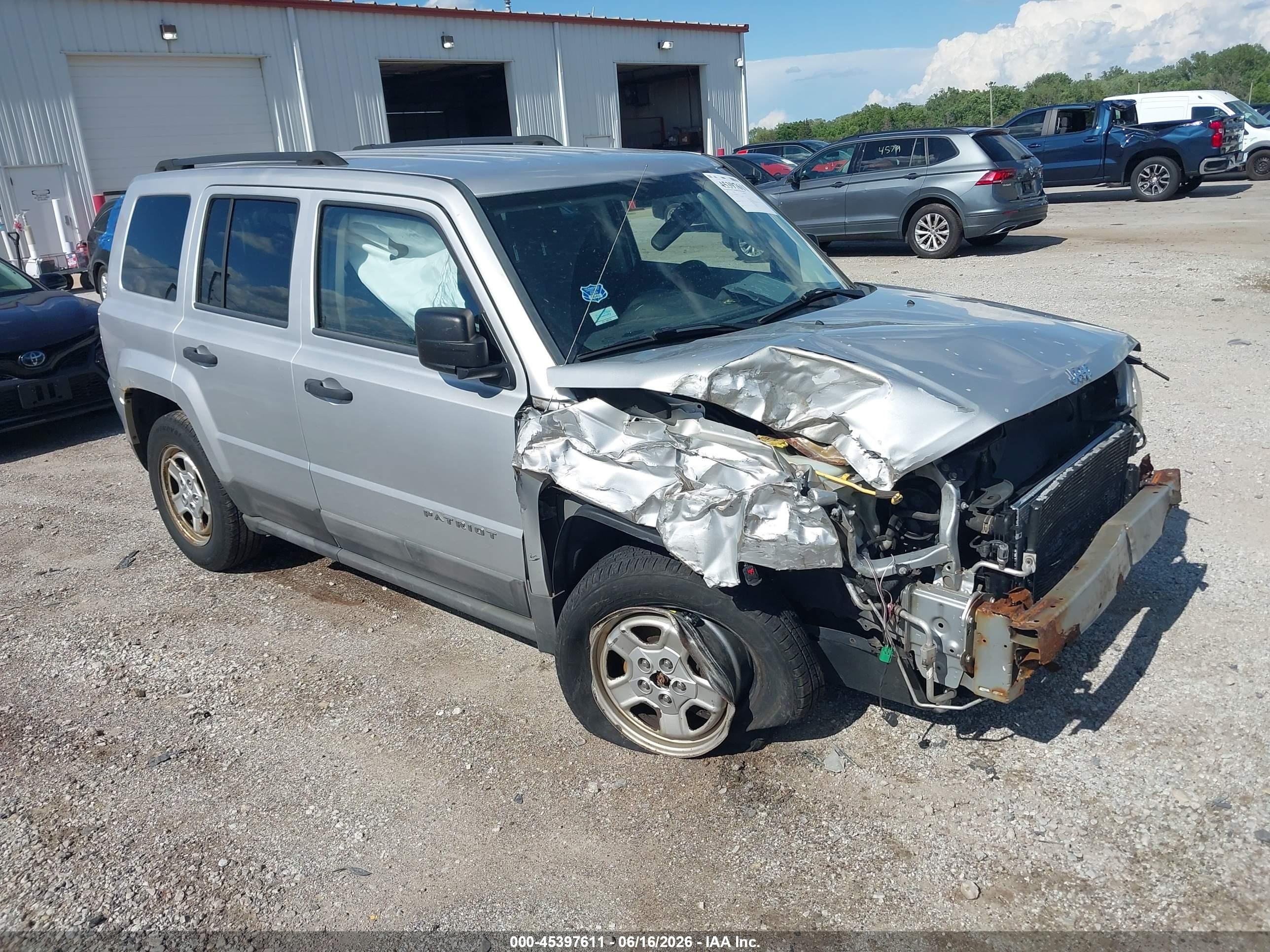 2011 Jeep Patriot Sport, VIN 1J4NT1GA9BD128230 — Front end